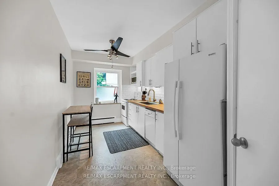 40 Robinson Street, #208