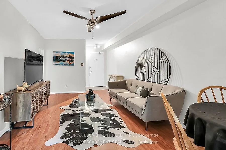 40 Robinson Street, #208
