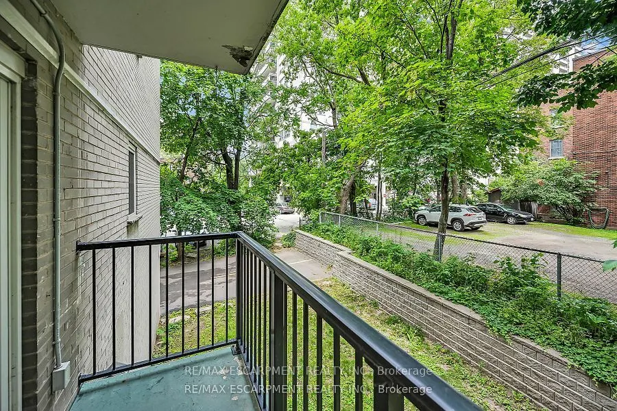 40 Robinson Street, #208