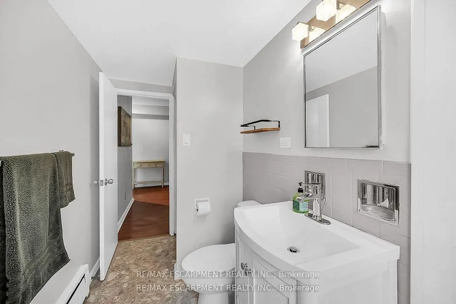 40 Robinson Street, #208