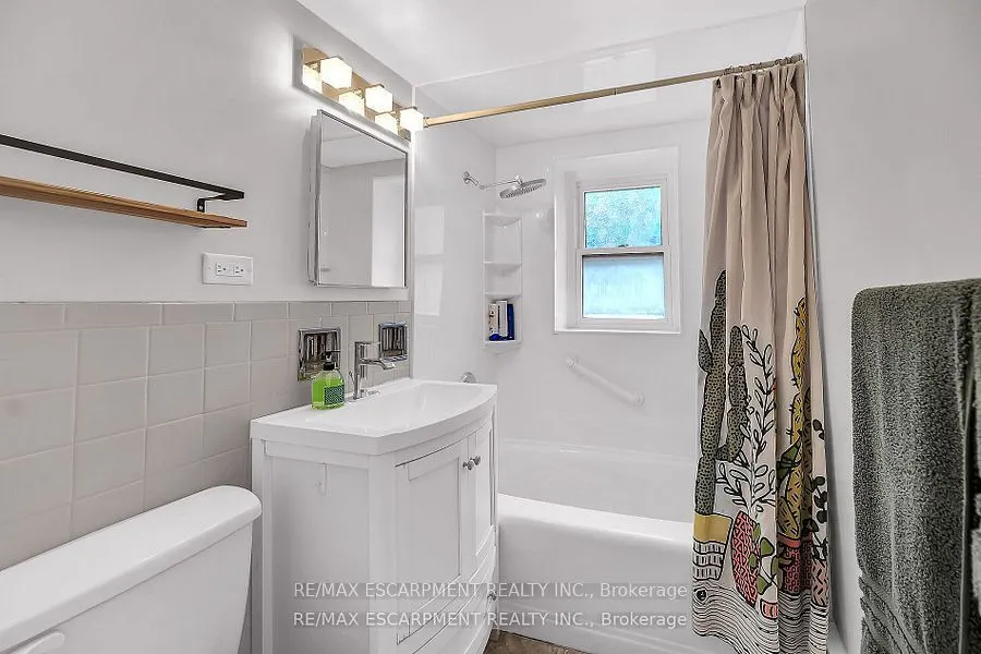 40 Robinson Street, #208