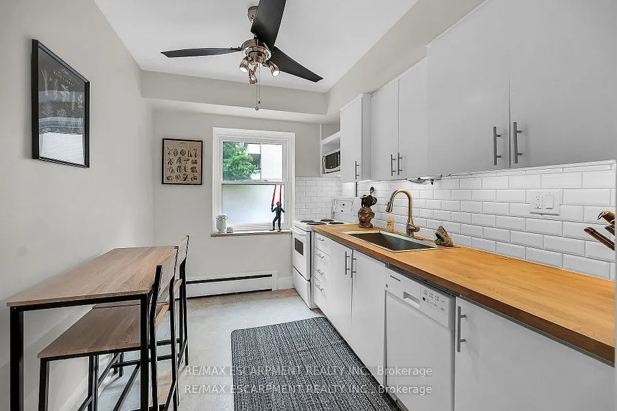 40 Robinson Street, #208