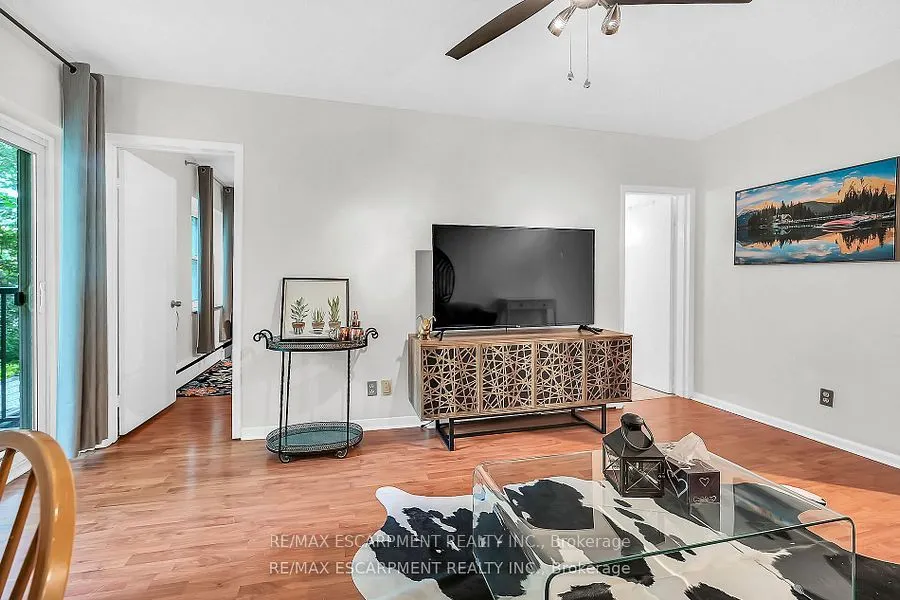 40 Robinson Street, #208
