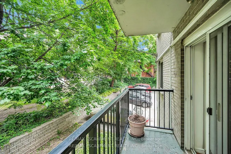 40 Robinson Street, #208