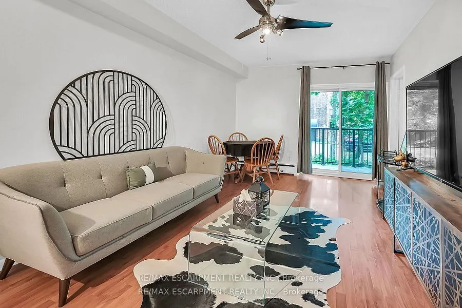 40 Robinson Street, #208