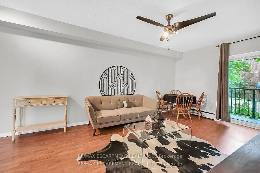 40 Robinson Street, #208