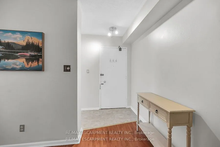 40 Robinson Street, #208