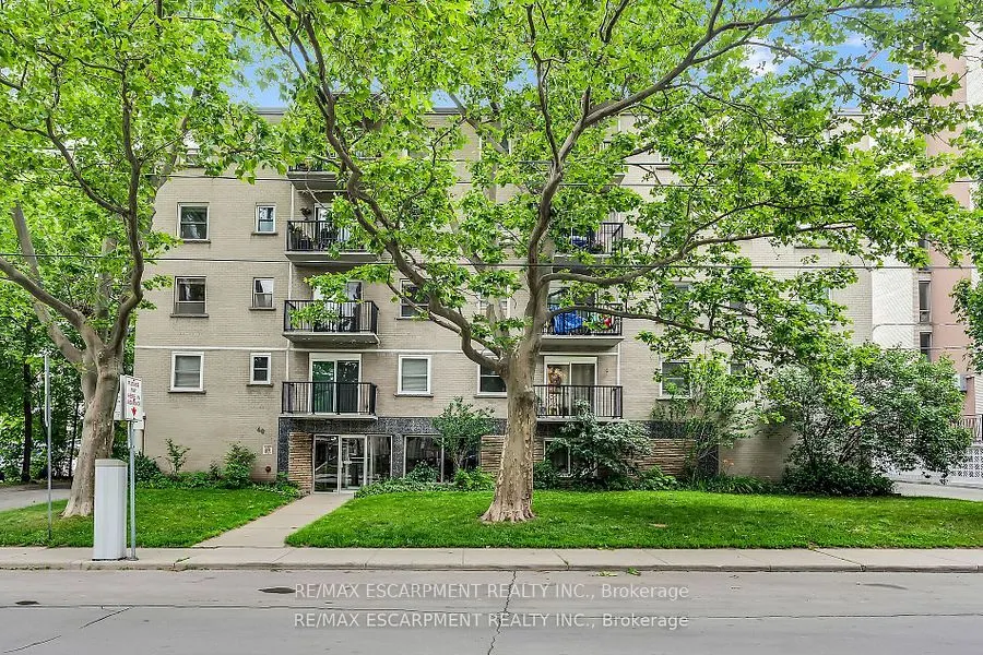 40 Robinson Street, #208