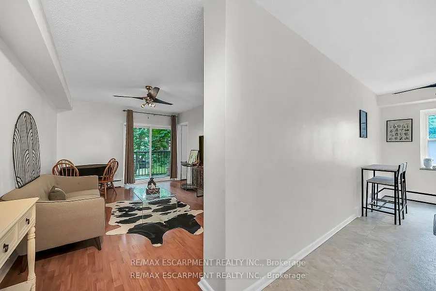 40 Robinson Street, #208