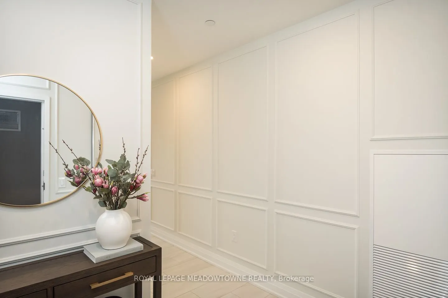 71 Wyndham Street S, #1301