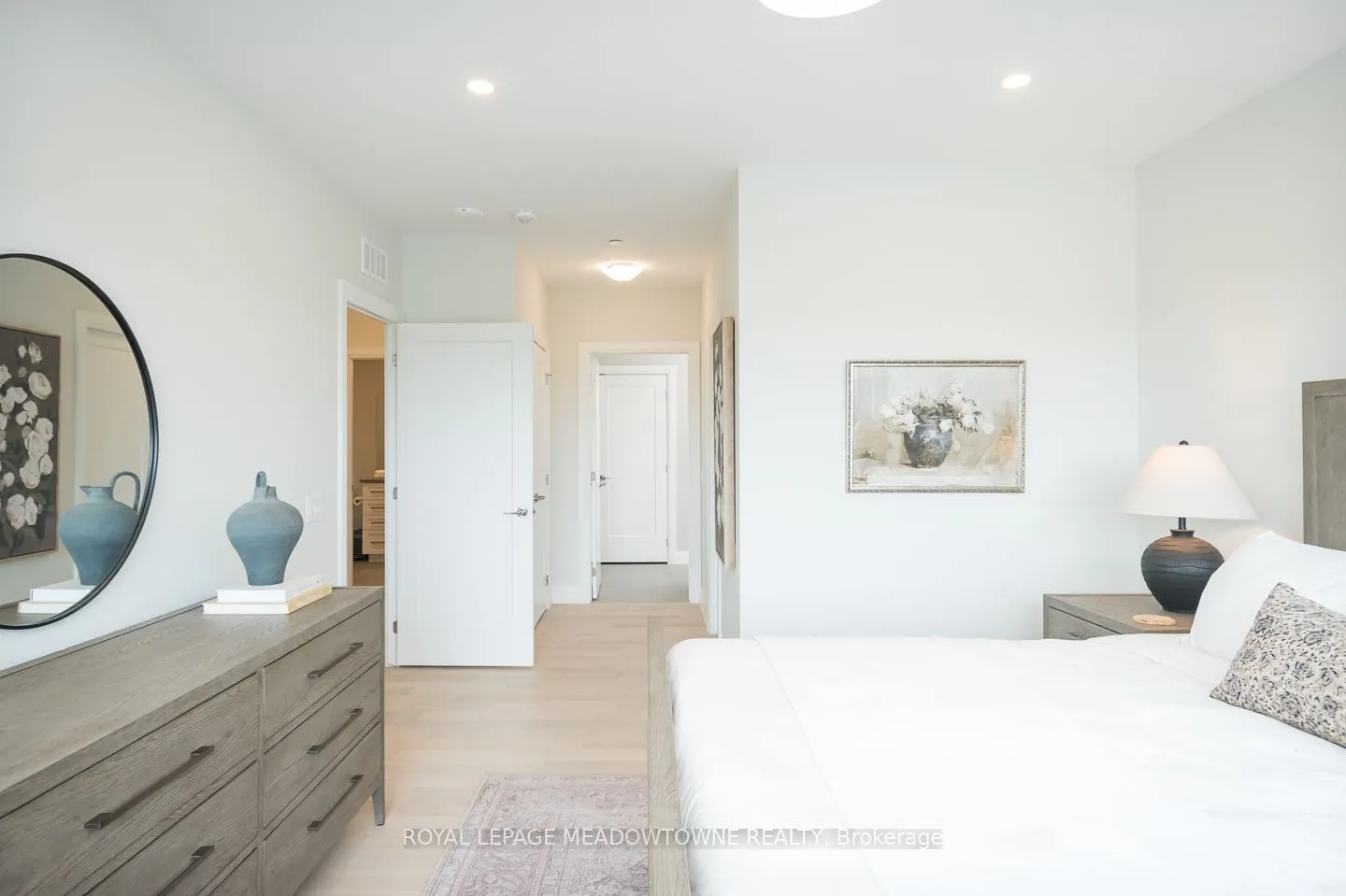 71 Wyndham Street S, #1301