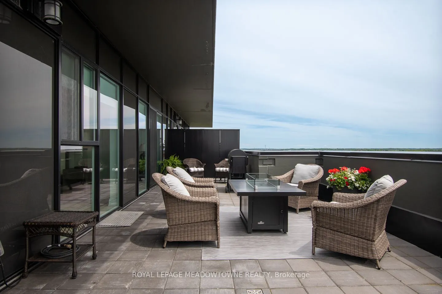 71 Wyndham Street S, #1301
