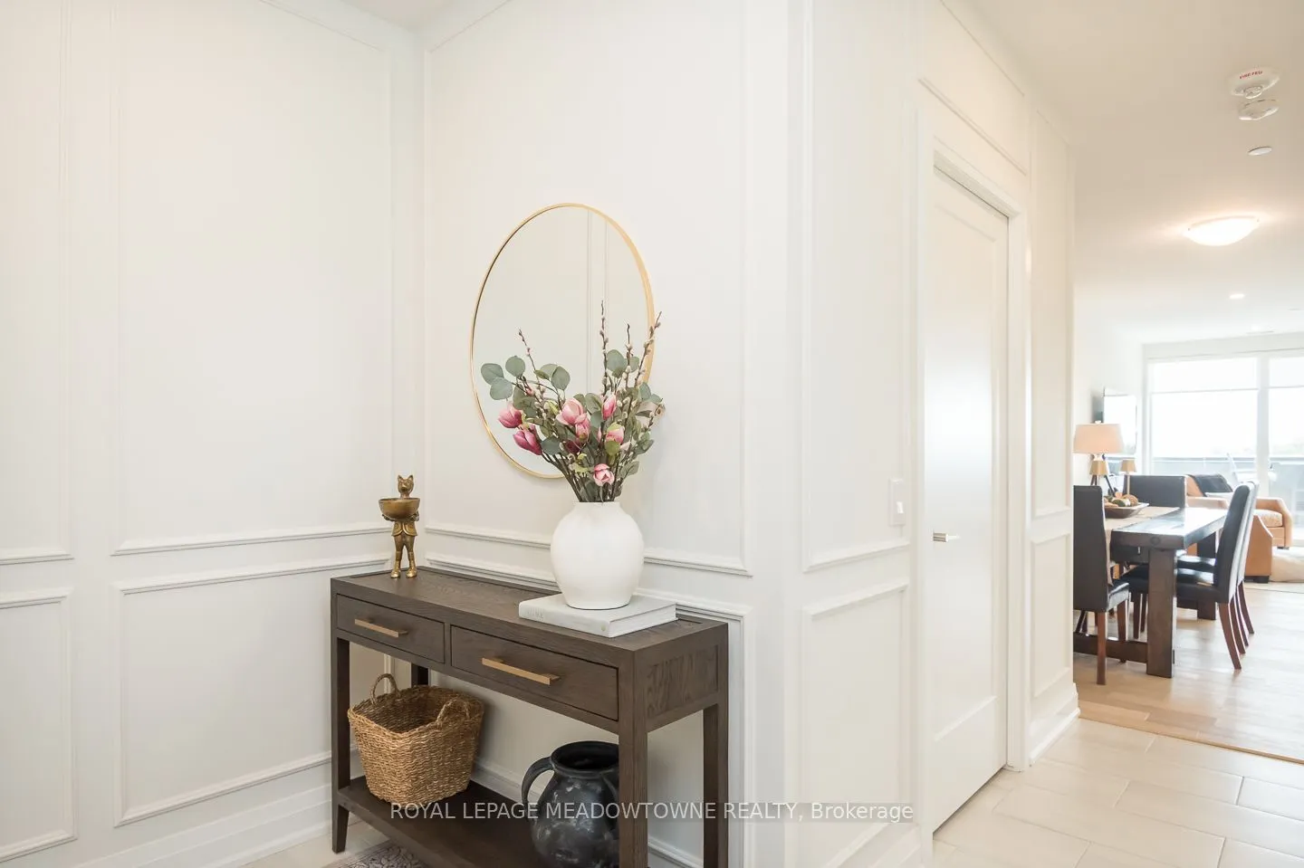 71 Wyndham Street S, #1301
