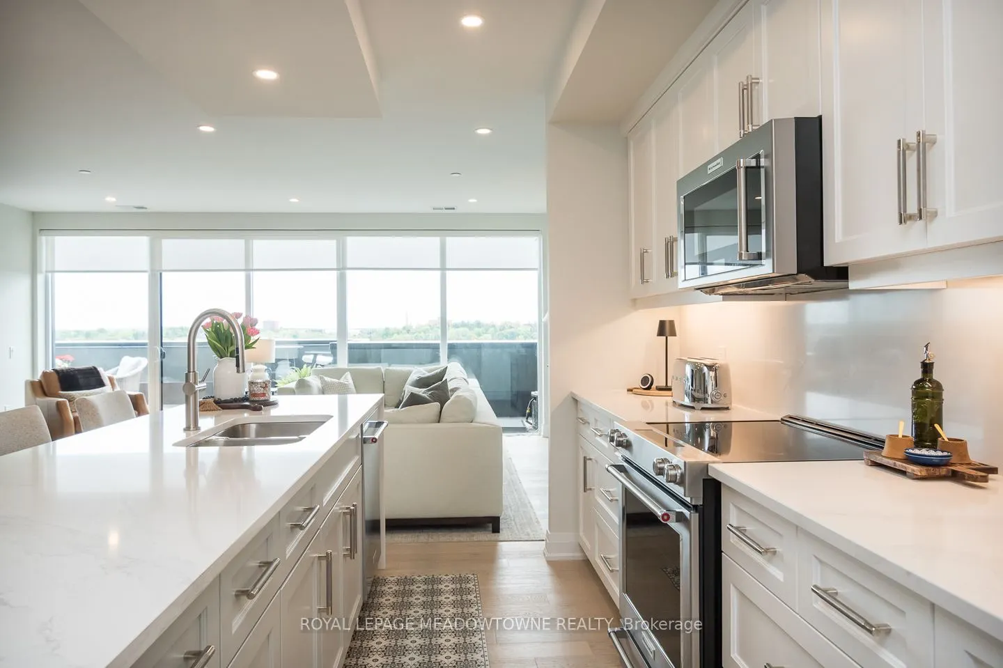 71 Wyndham Street S, #1301