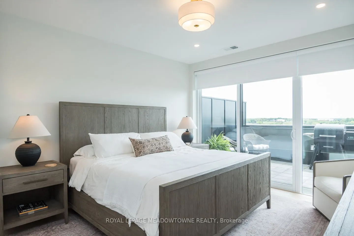 71 Wyndham Street S, #1301
