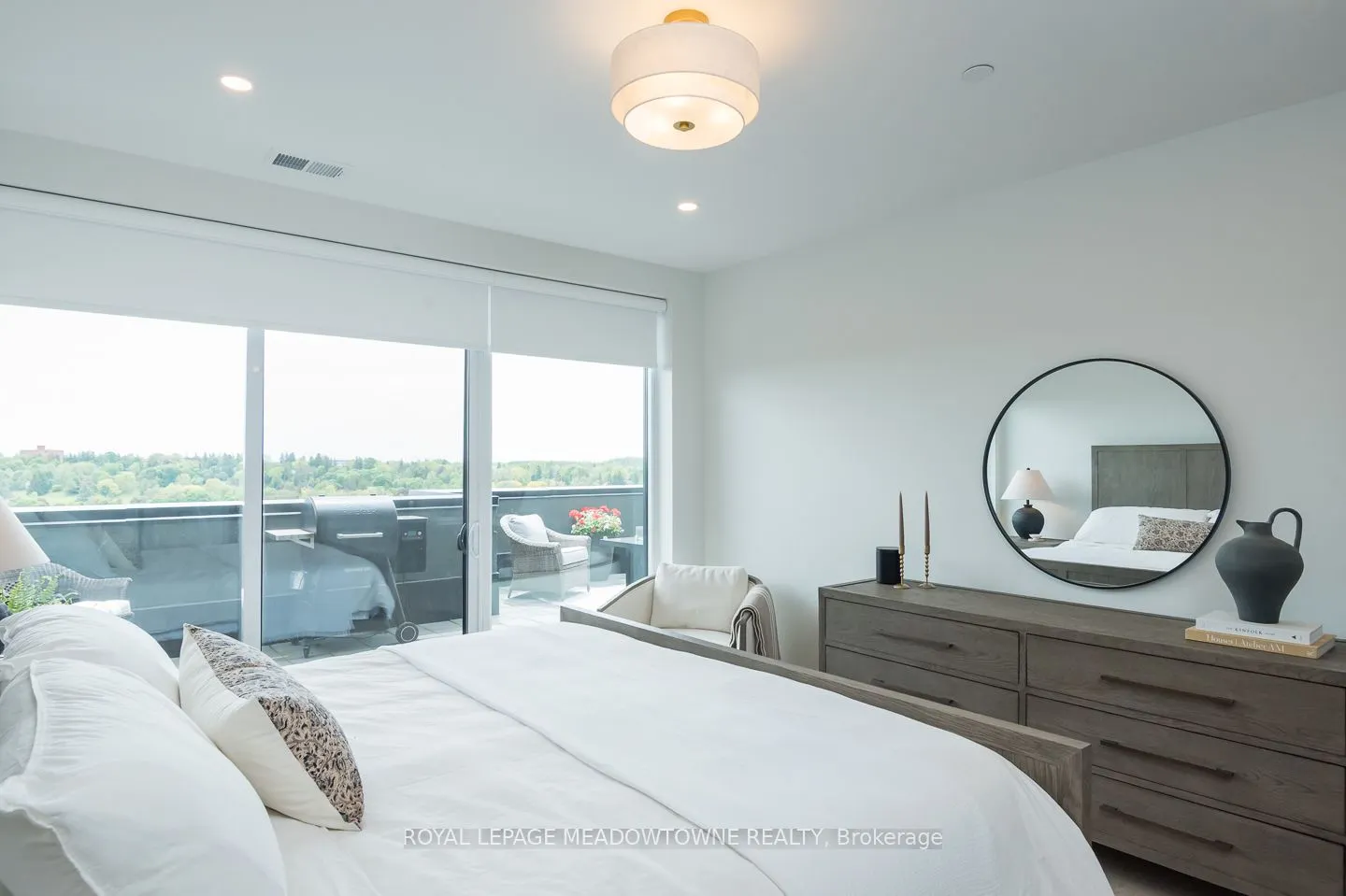 71 Wyndham Street S, #1301