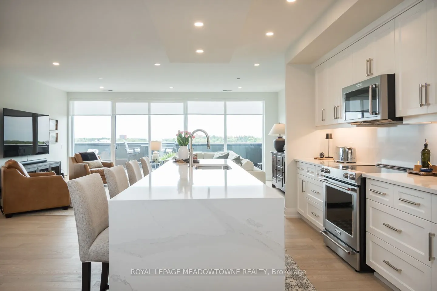 71 Wyndham Street S, #1301