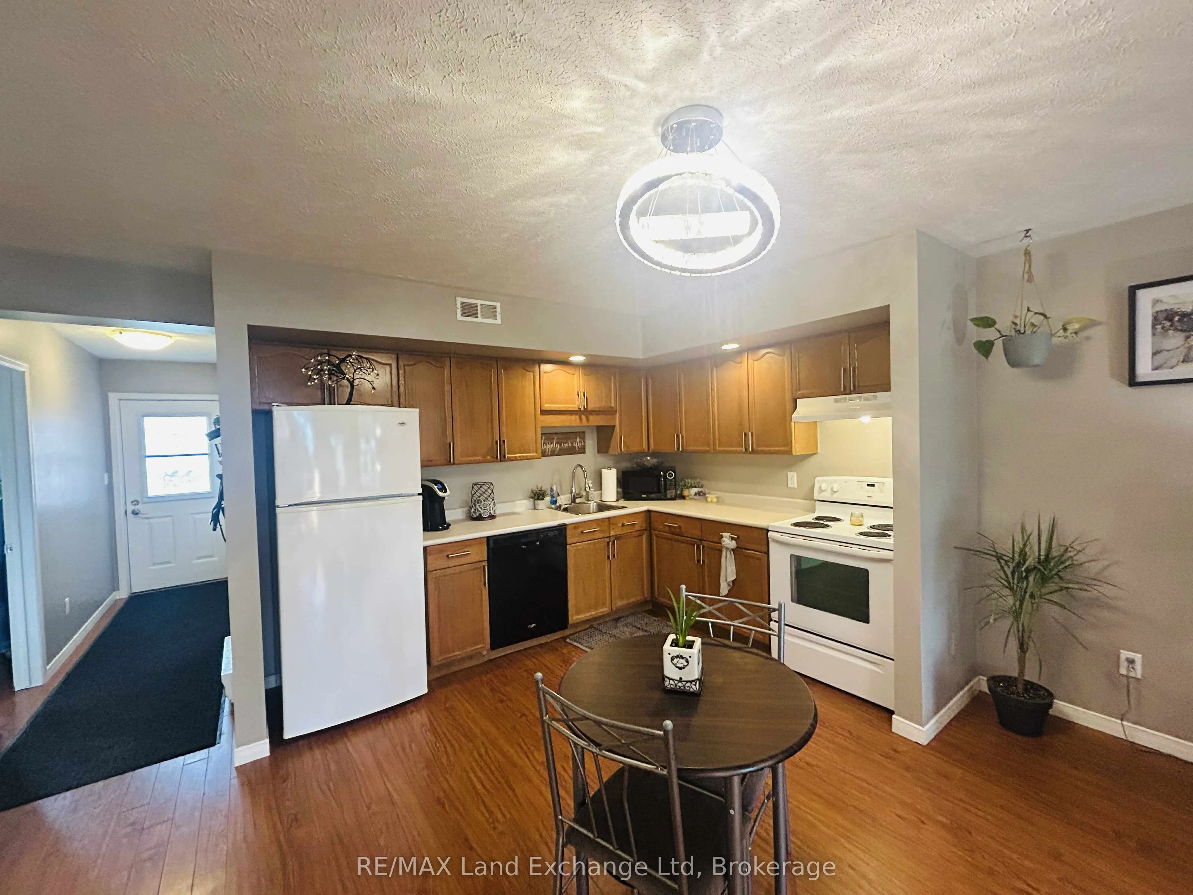 1028 Ann Street, #10