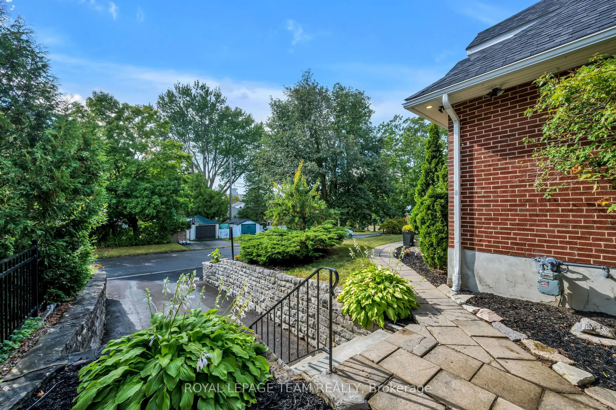 2233 BEAVER Avenue