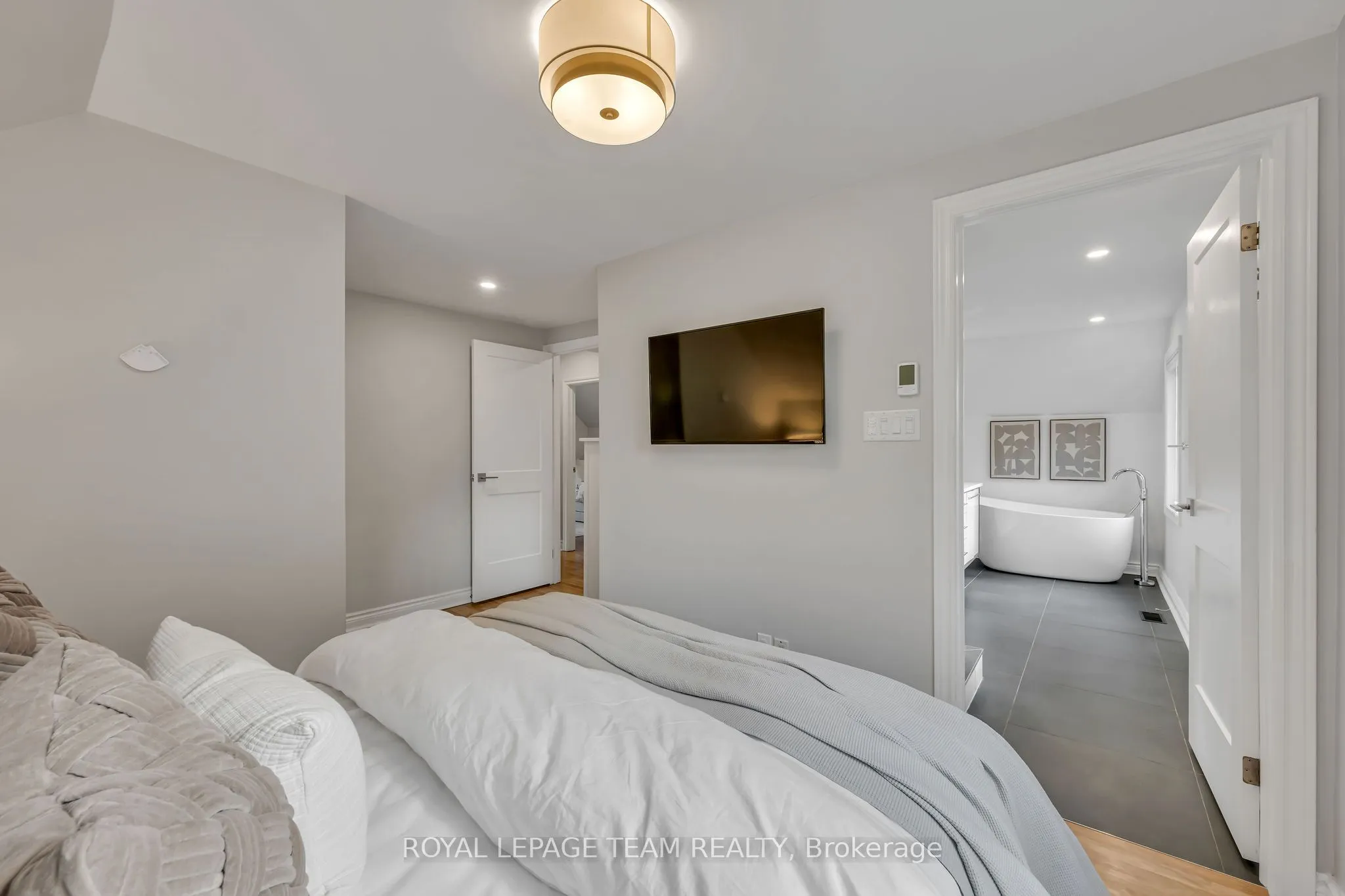 2233 BEAVER Avenue