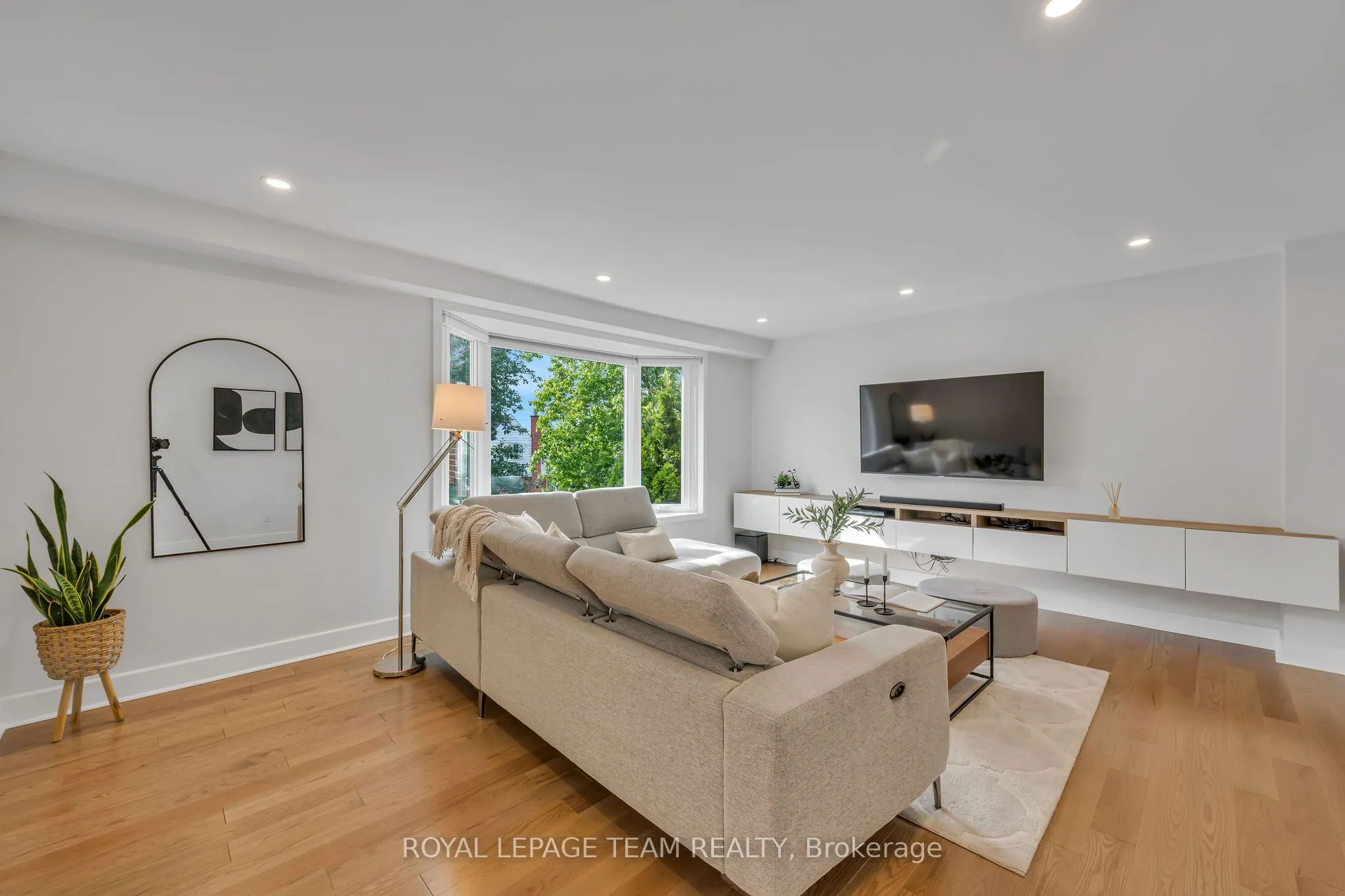 2233 BEAVER Avenue