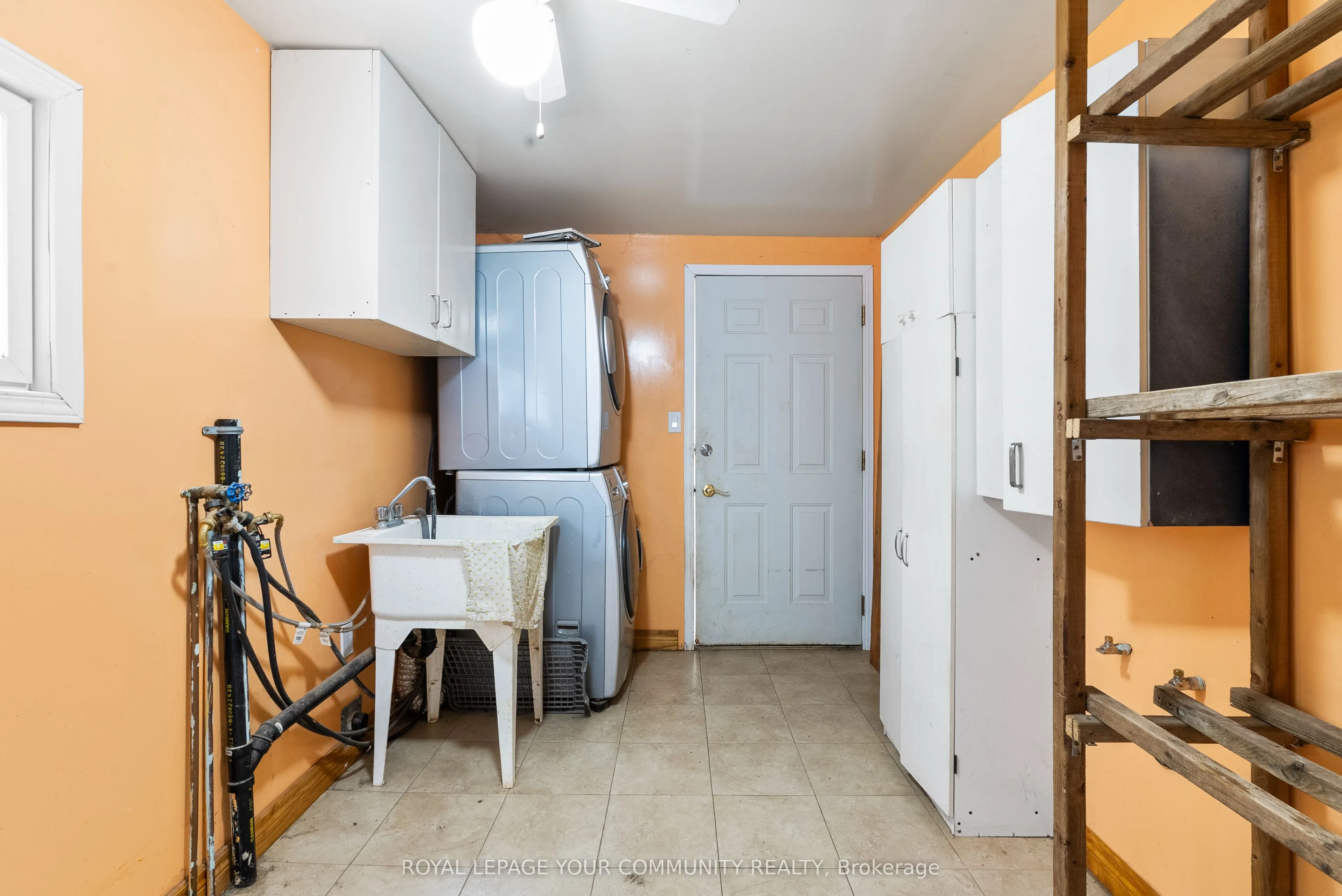 500218 GREY ROAD 12
