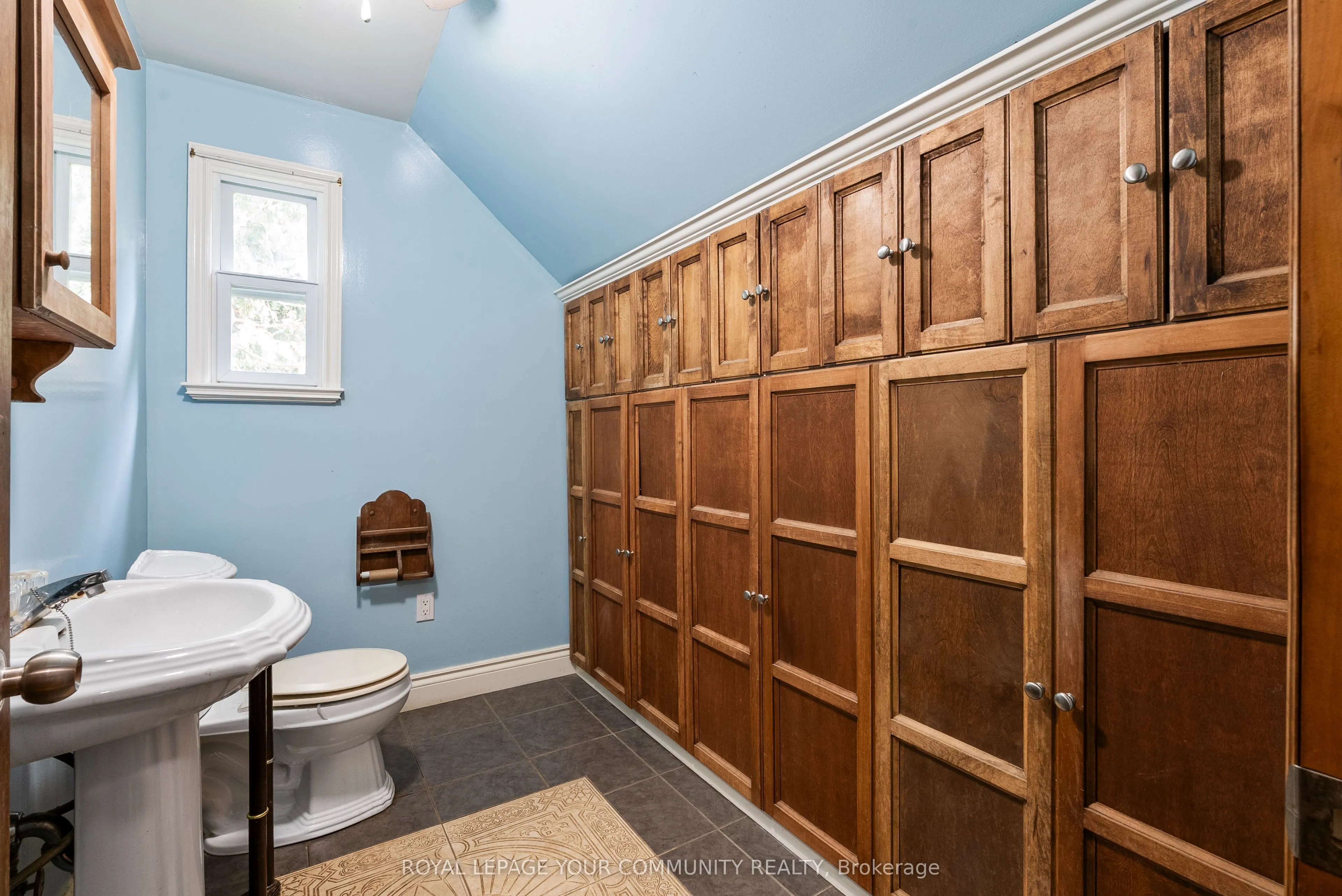 500218 GREY ROAD 12