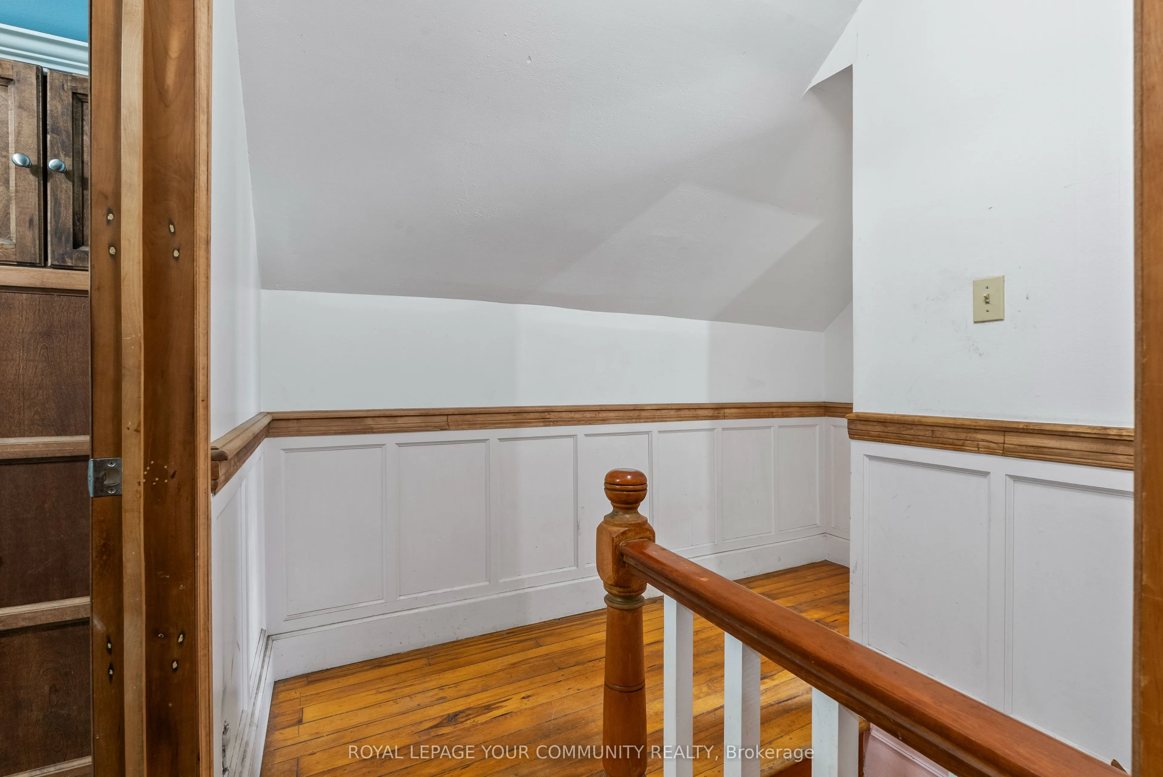 500218 GREY ROAD 12