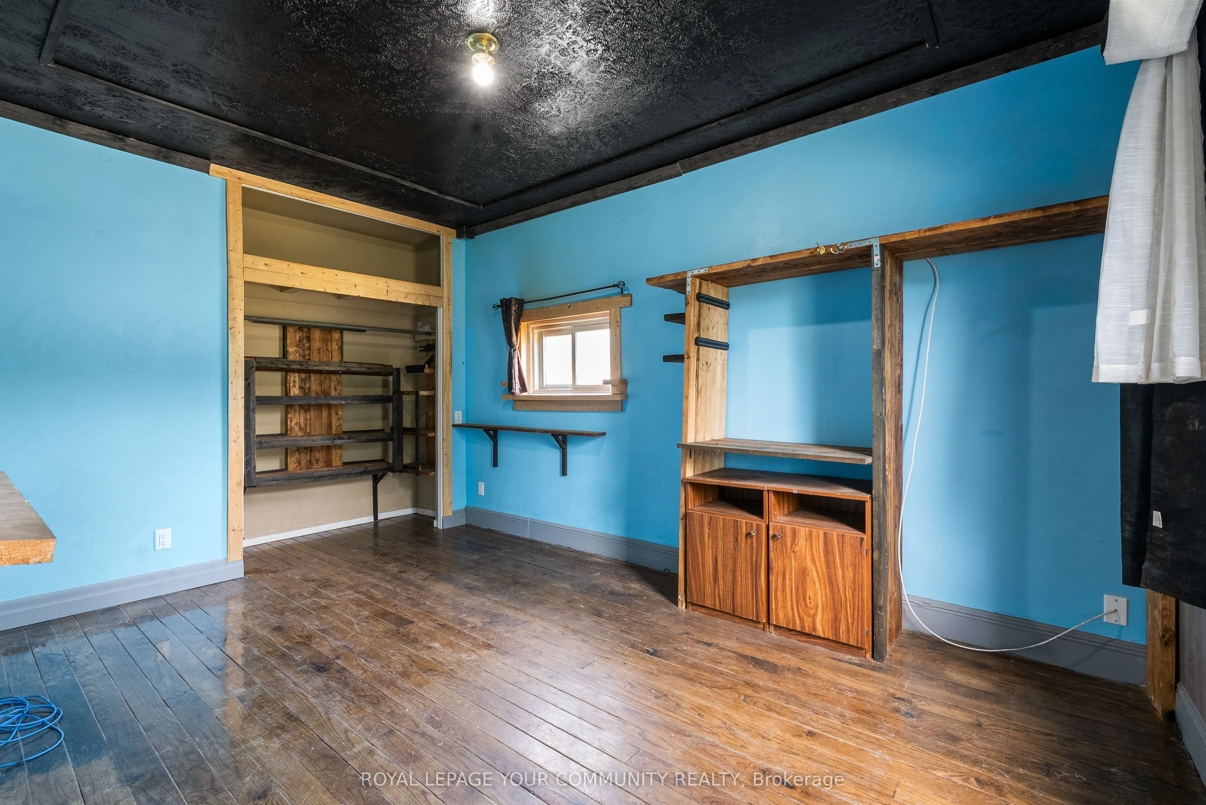 500218 GREY ROAD 12