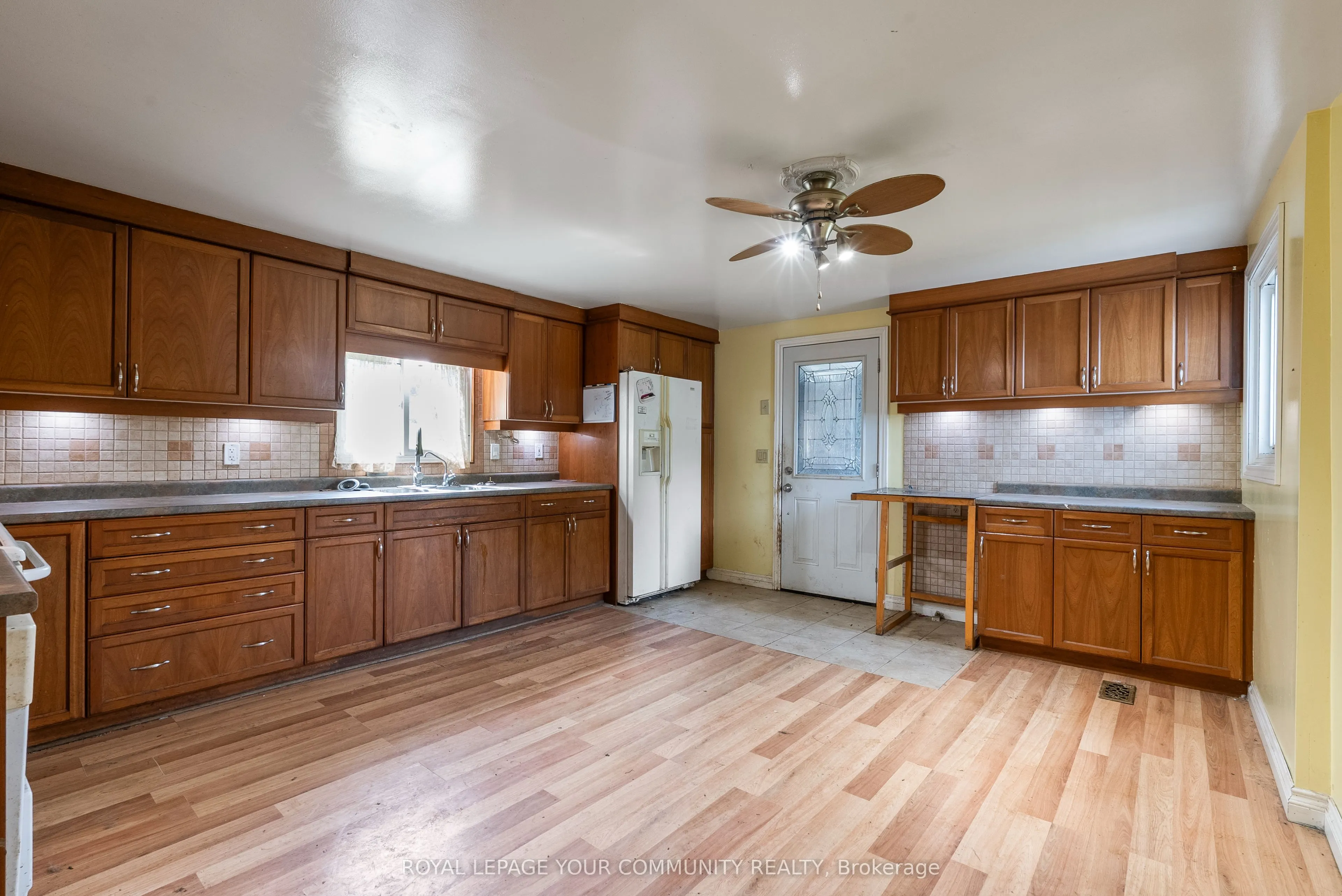 500218 GREY ROAD 12