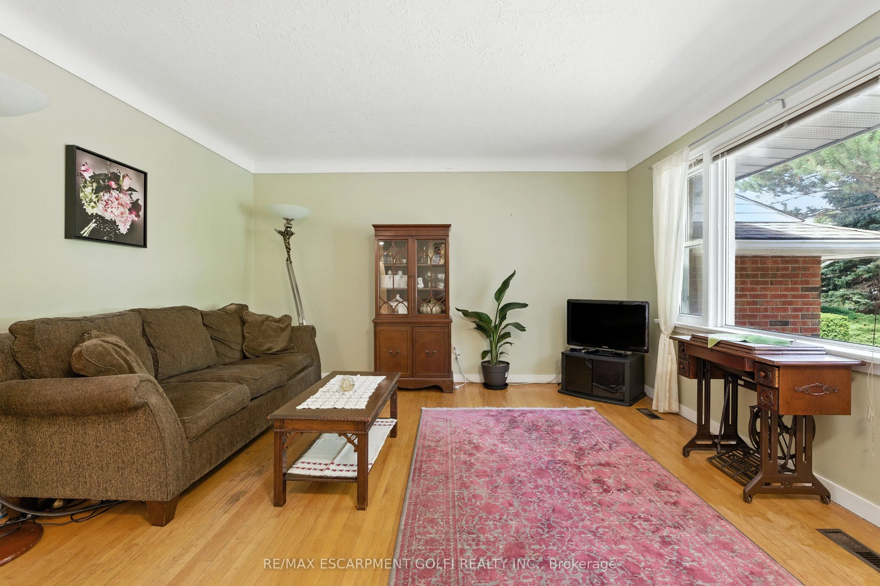 385 Grantham Avenue