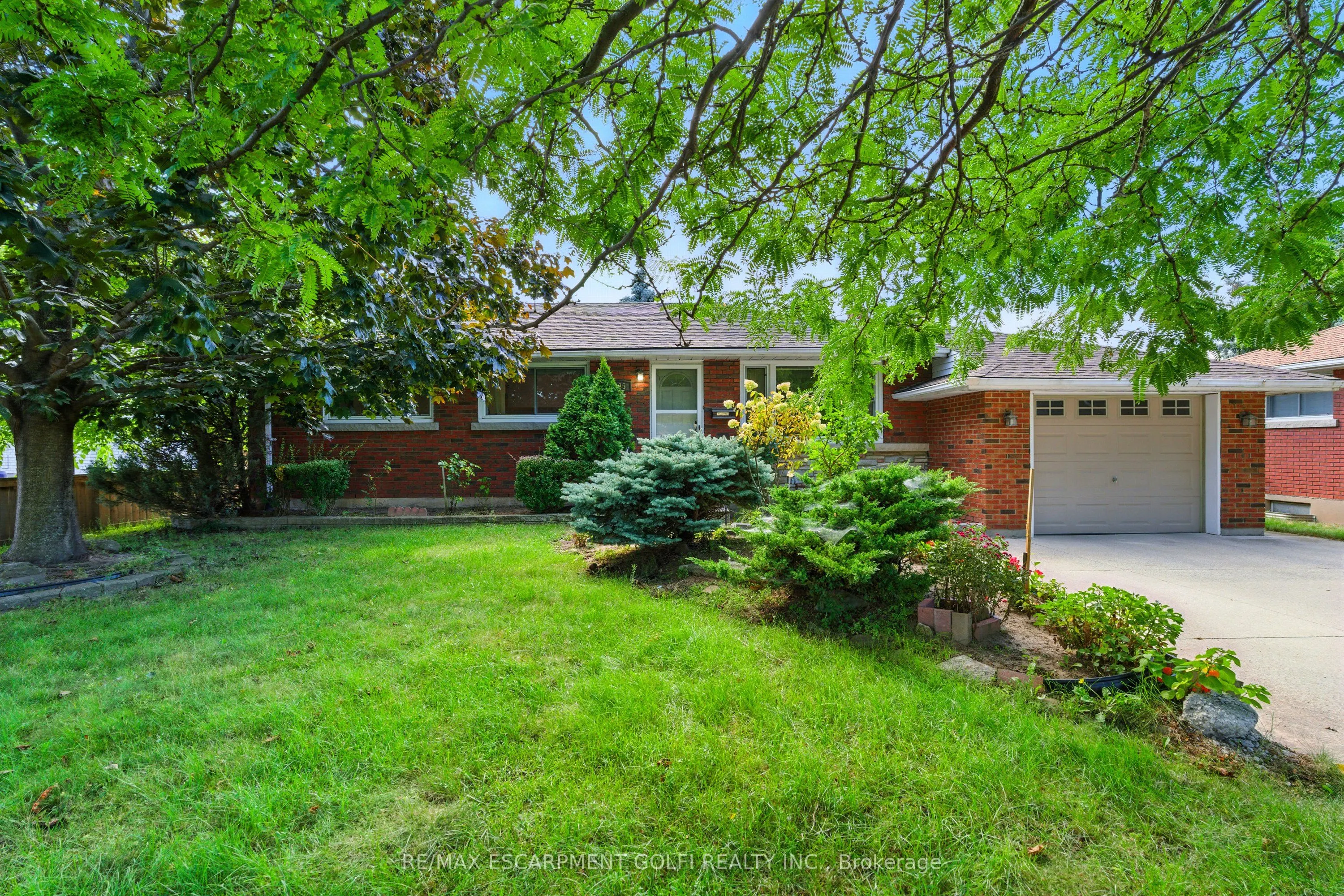 385 Grantham Avenue