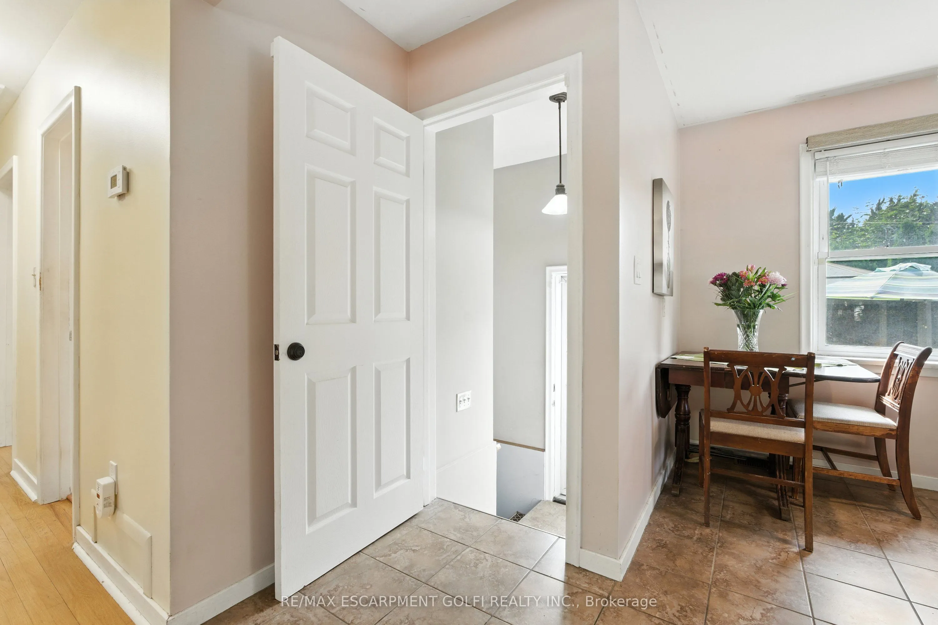 385 Grantham Avenue