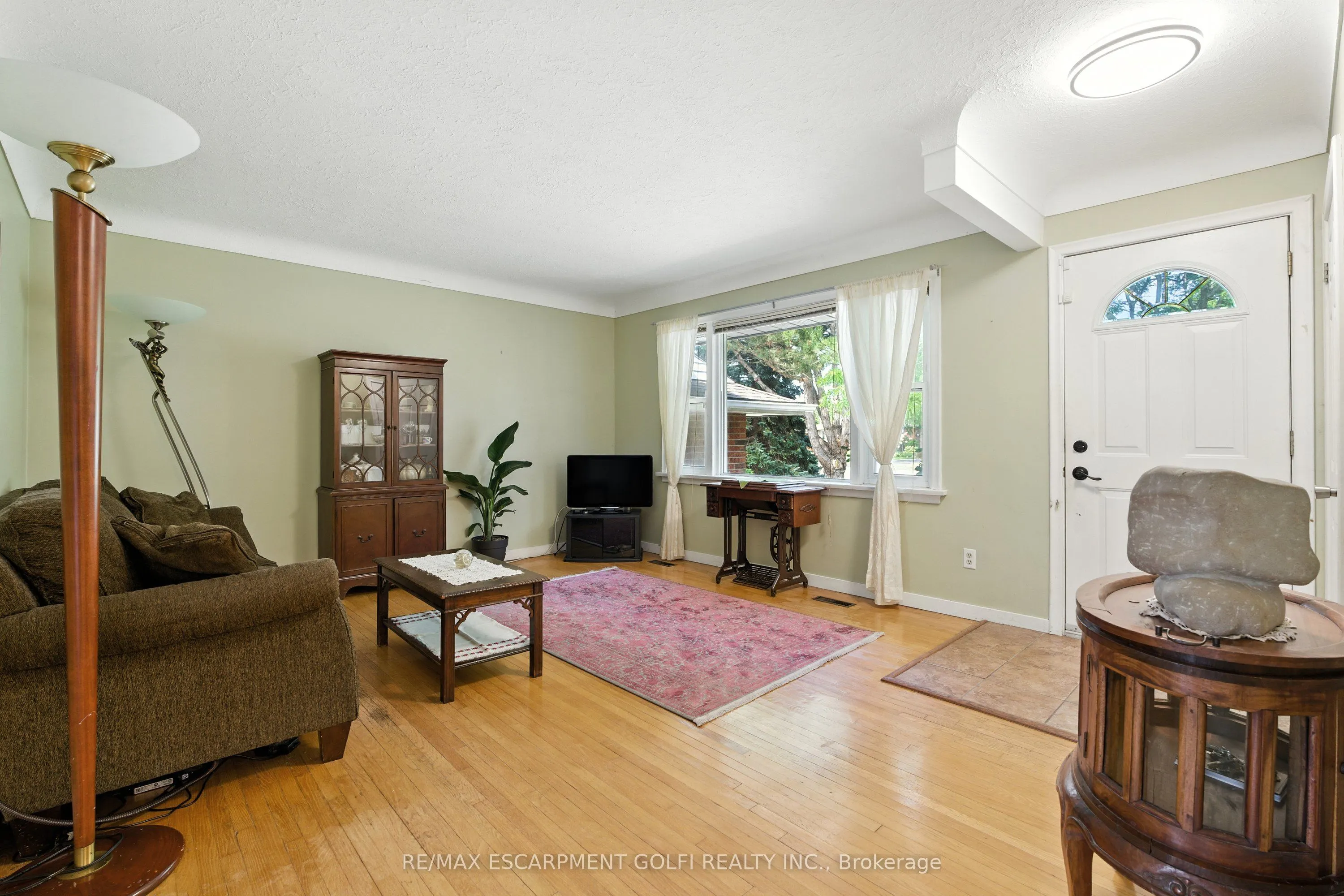 385 Grantham Avenue