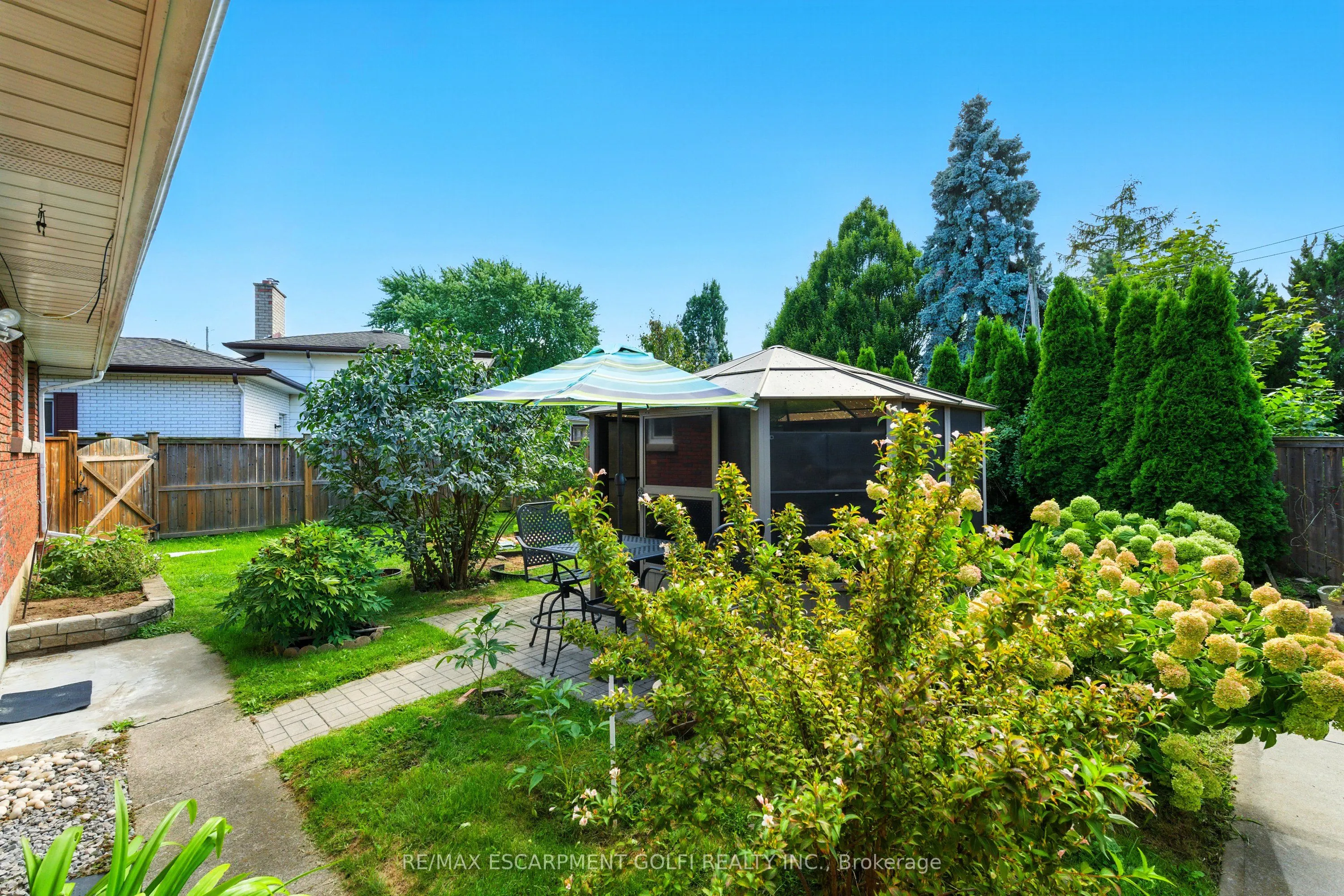 385 Grantham Avenue
