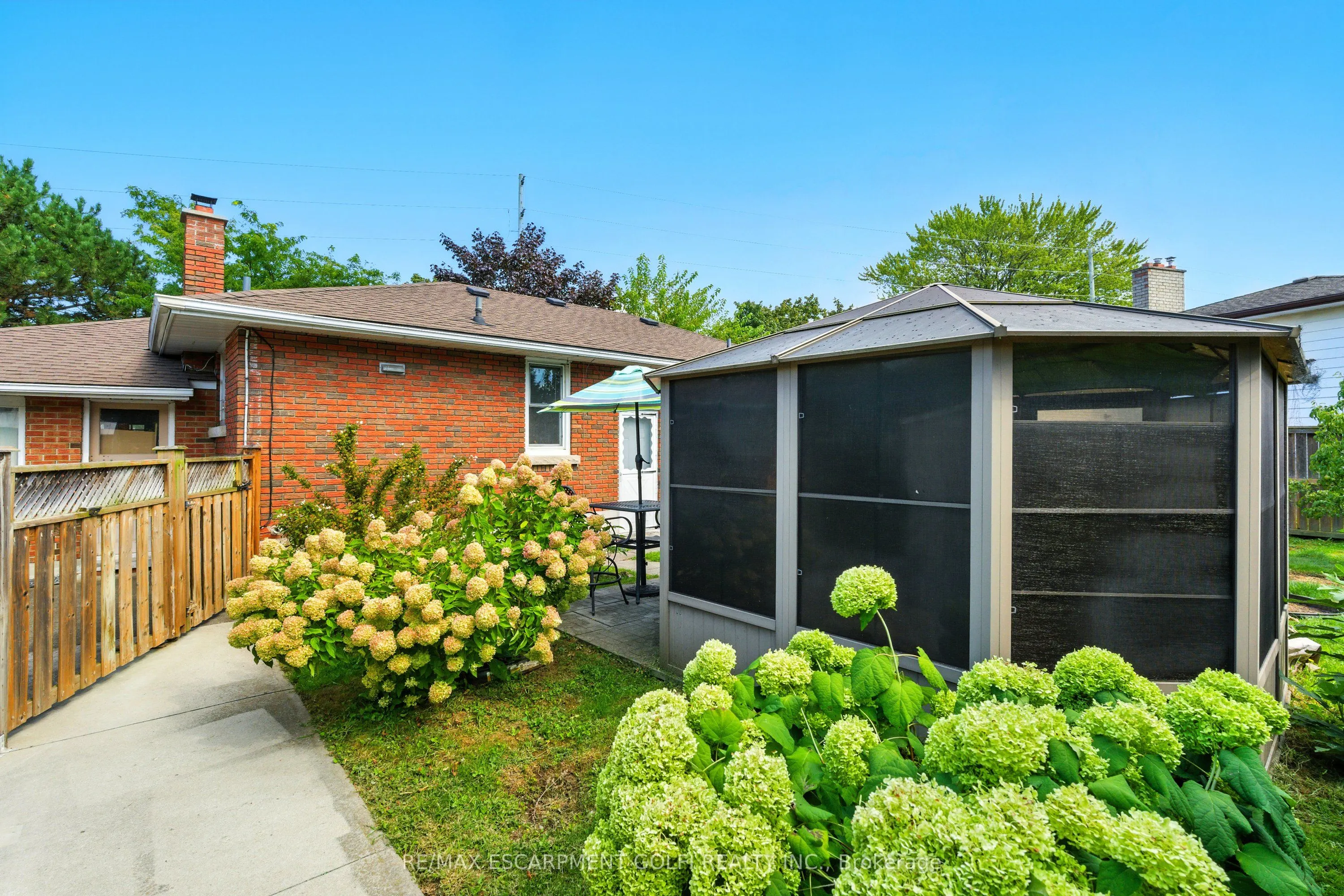 385 Grantham Avenue