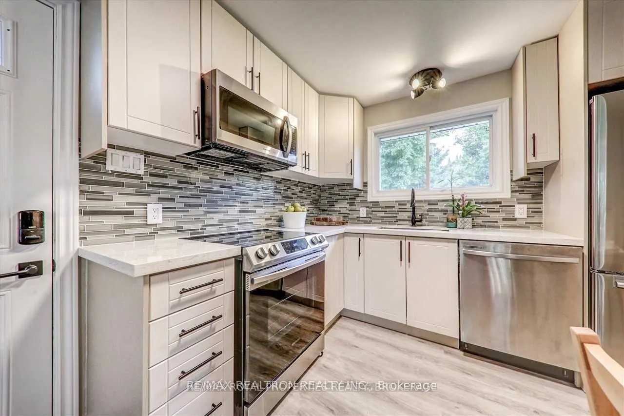 27 MARILYN Crescent