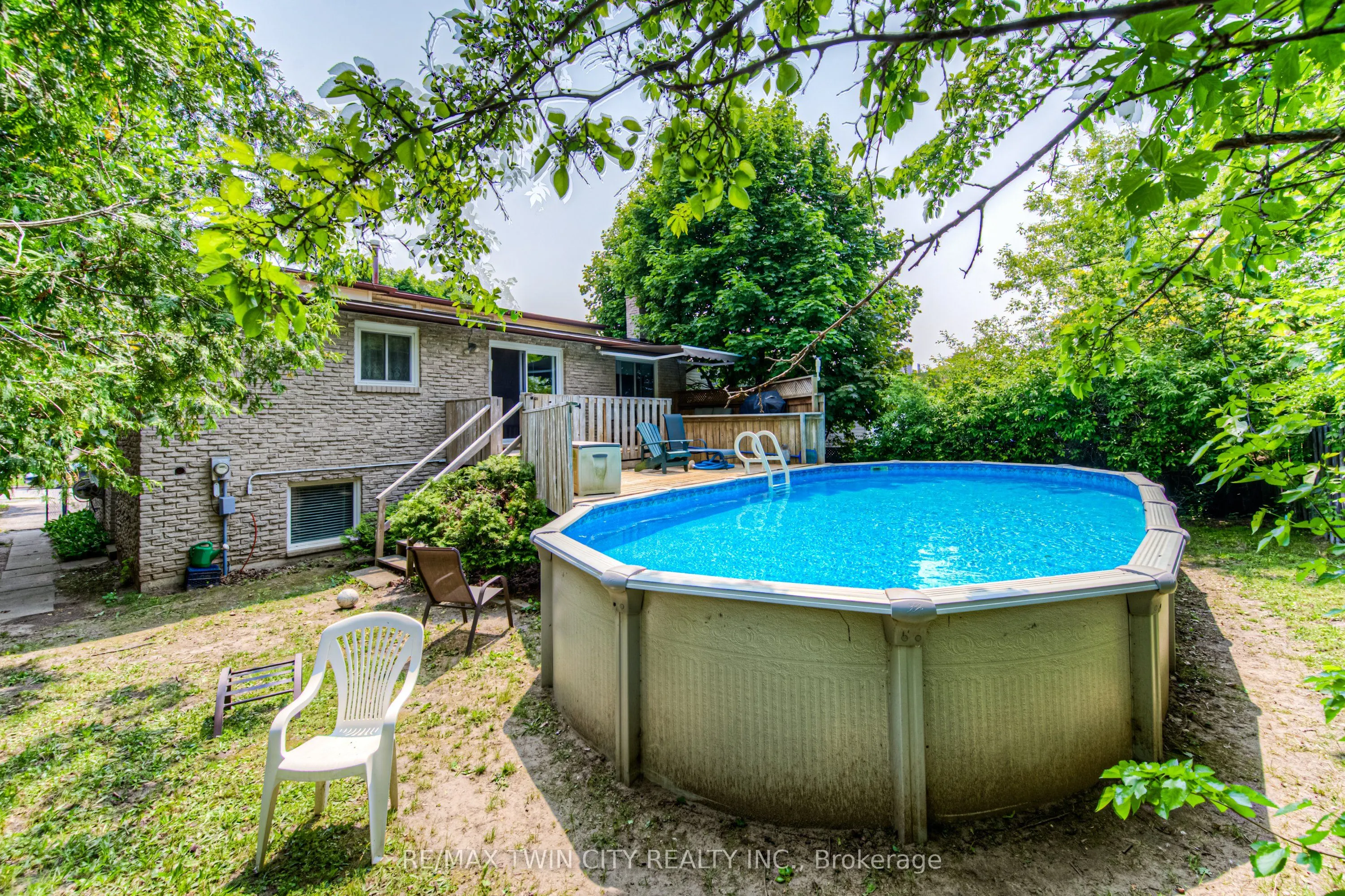 82 Roseneath Crescent