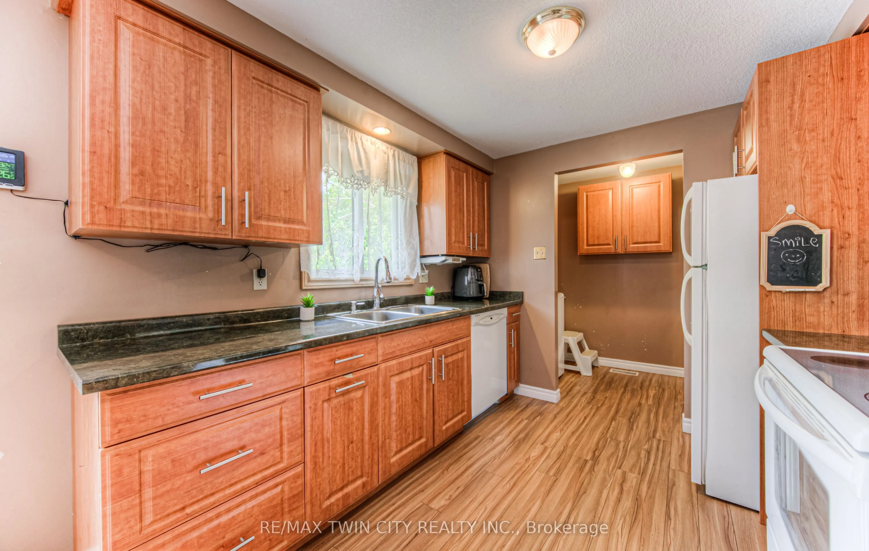 82 Roseneath Crescent