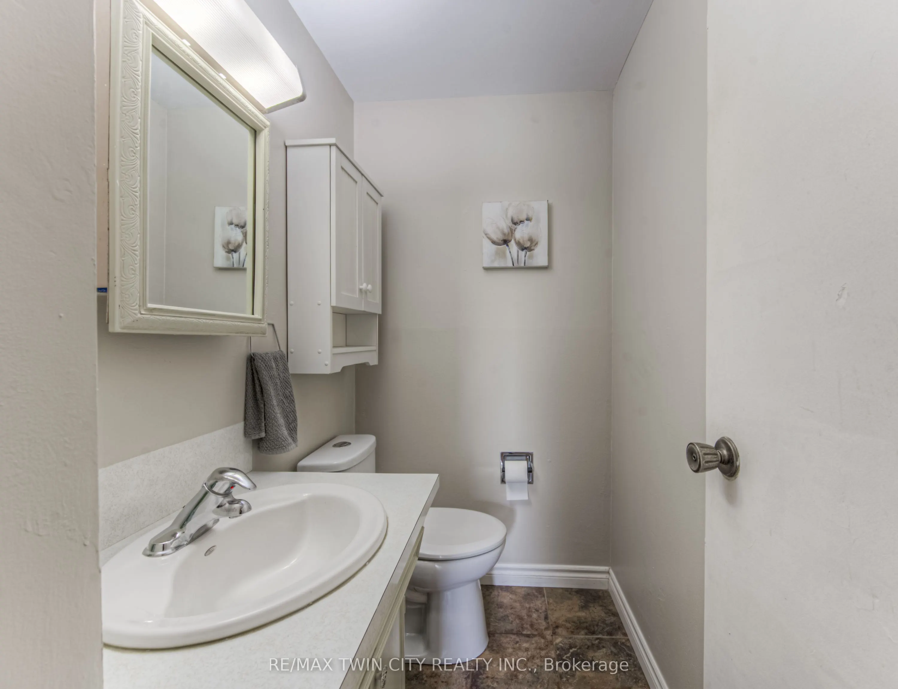 82 Roseneath Crescent