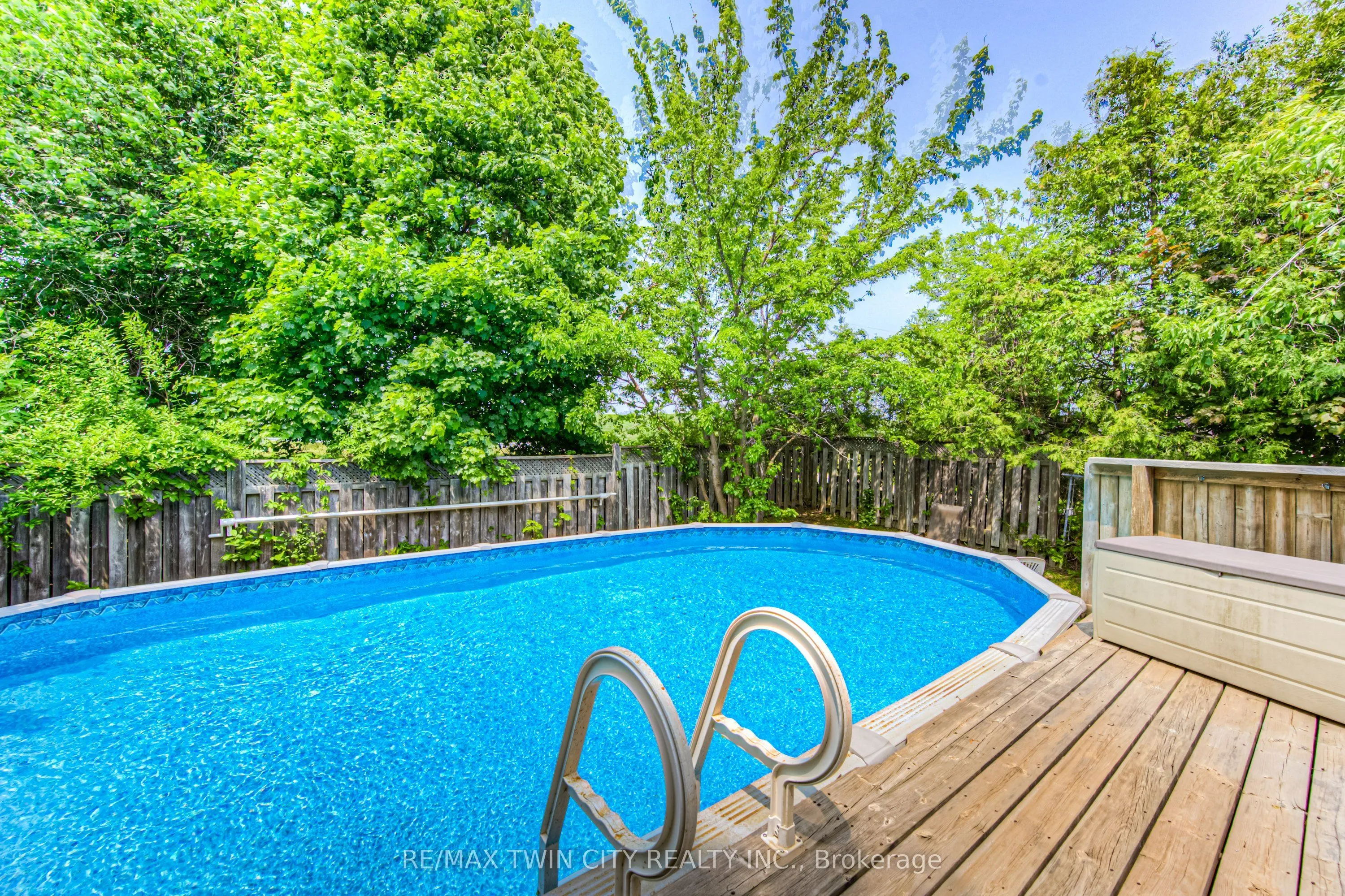 82 Roseneath Crescent