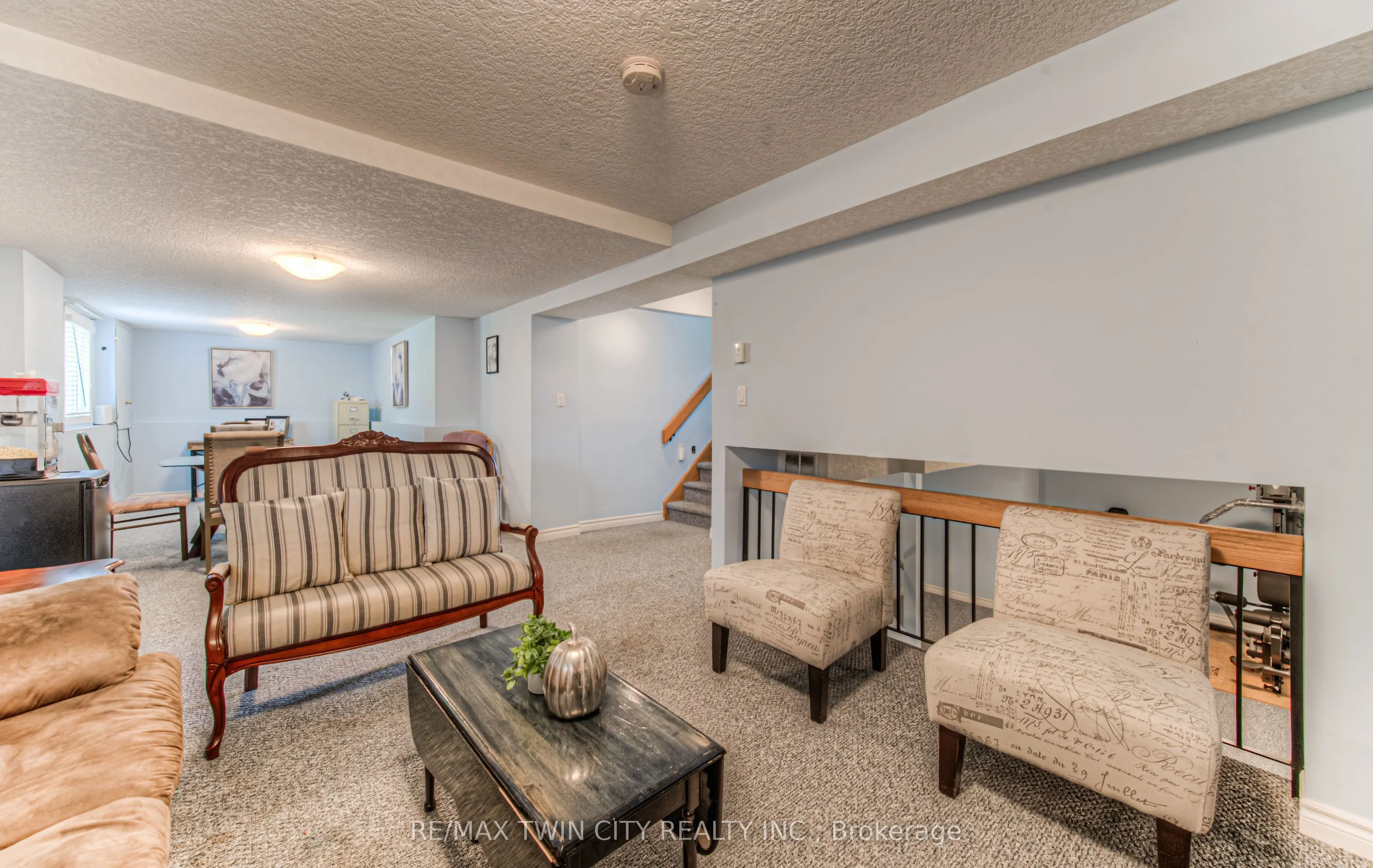 82 Roseneath Crescent