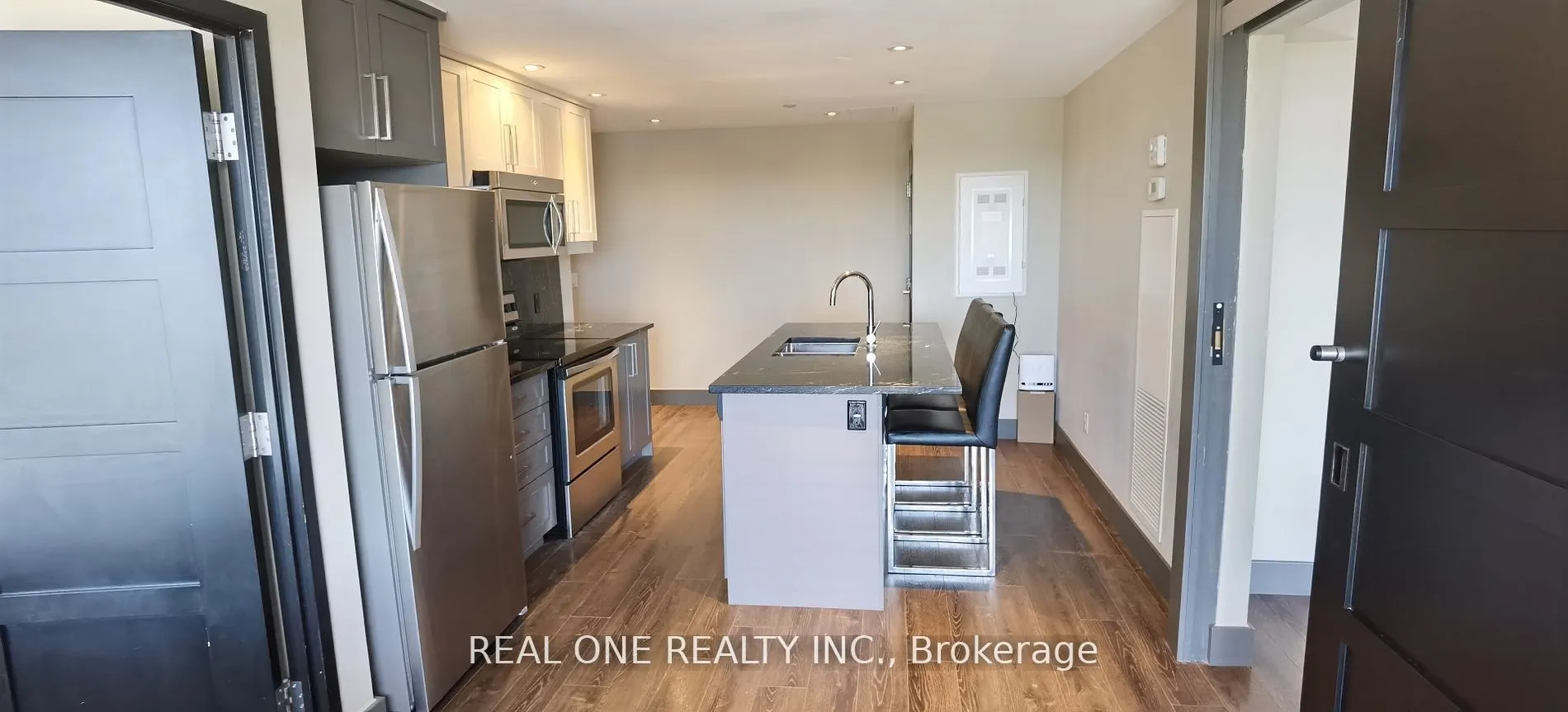 330 Phillip Street, #S1402