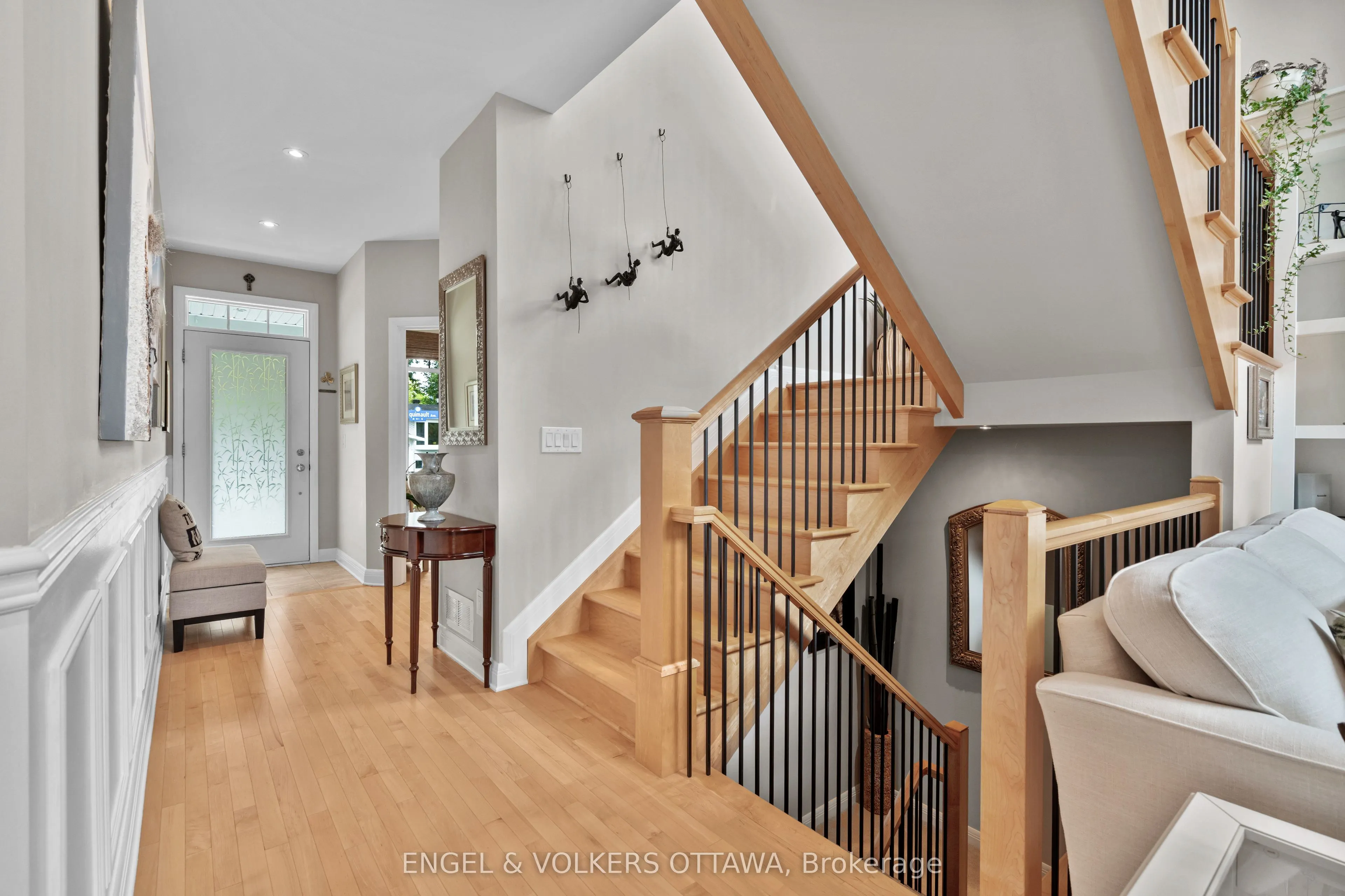 27 Esquimault Avenue