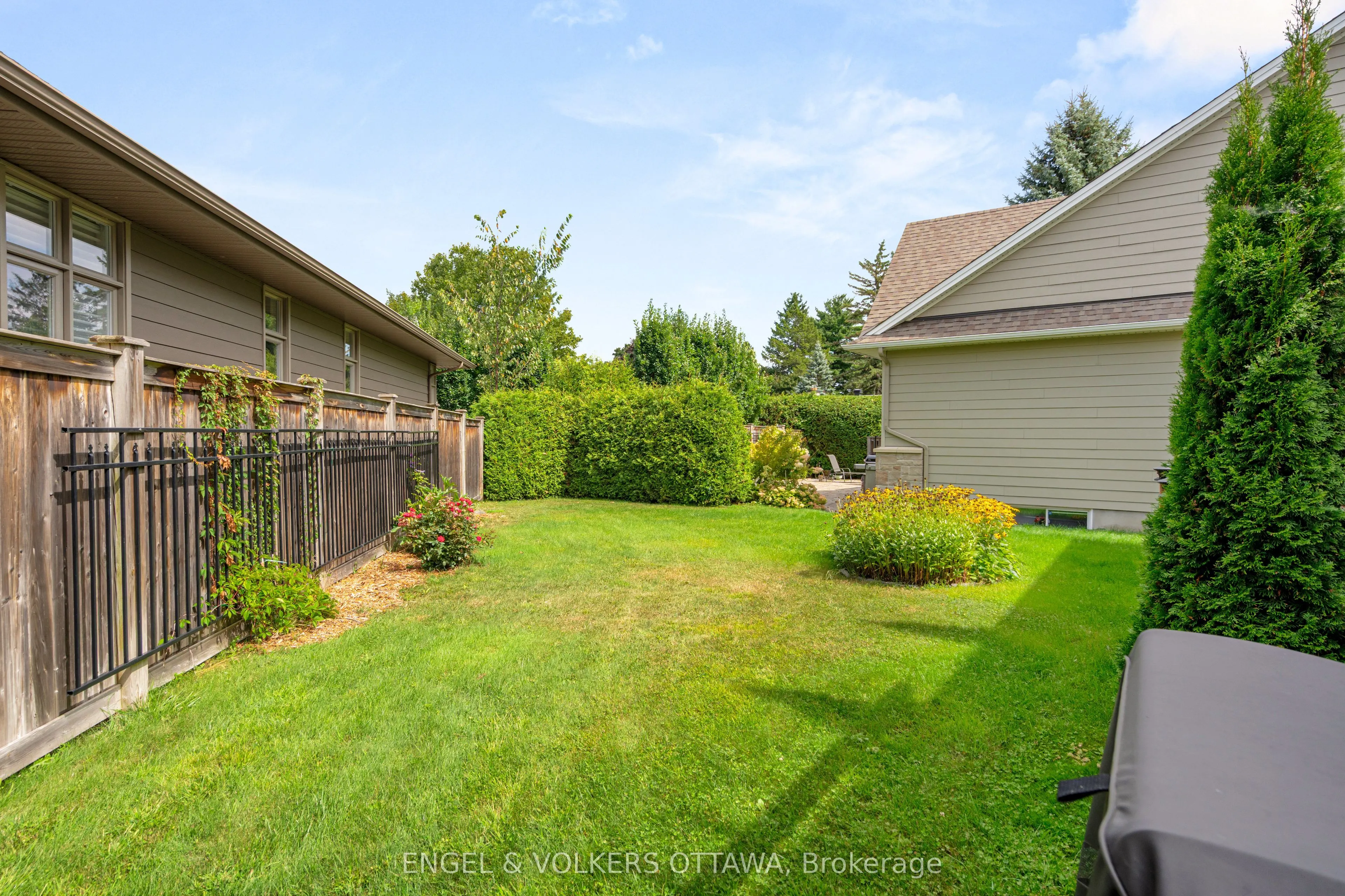 27 Esquimault Avenue
