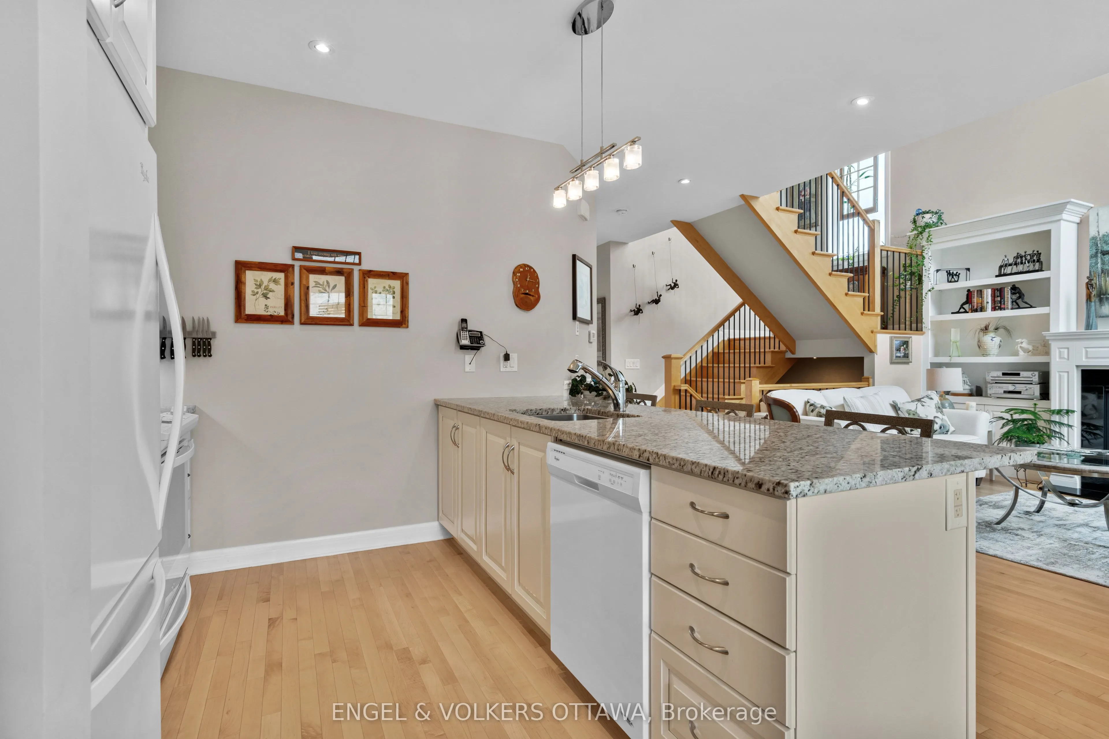 27 Esquimault Avenue