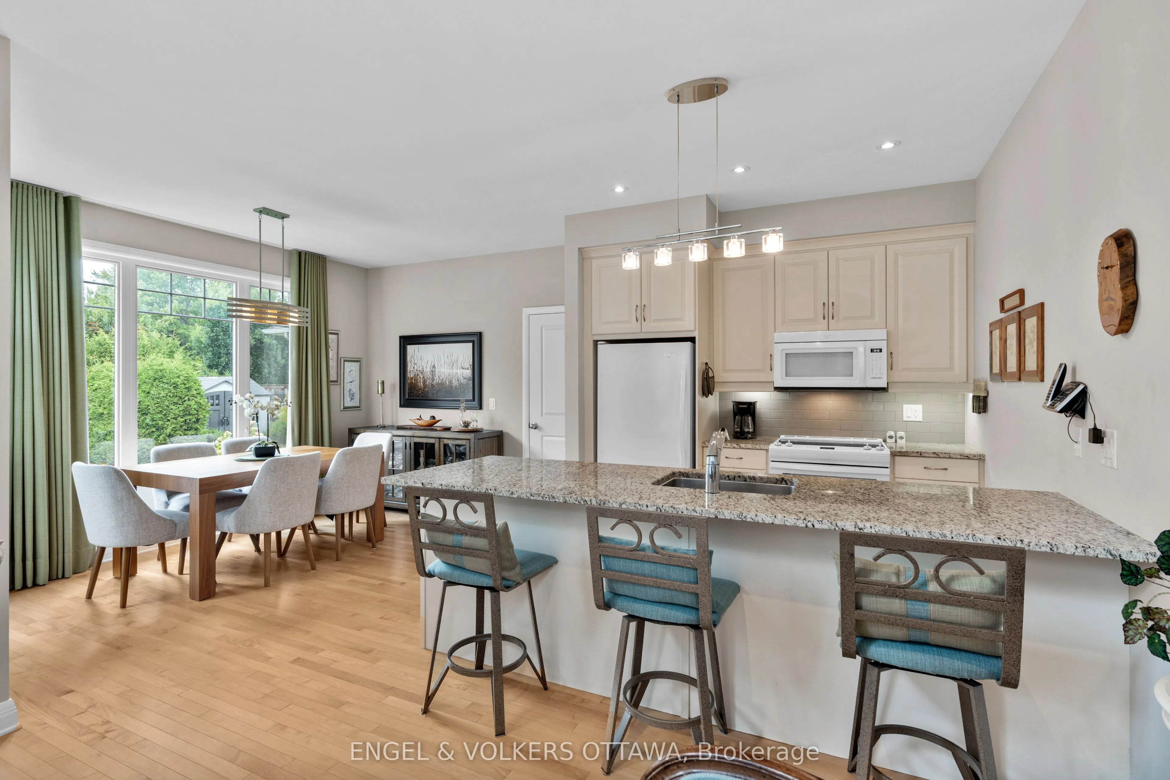 27 Esquimault Avenue