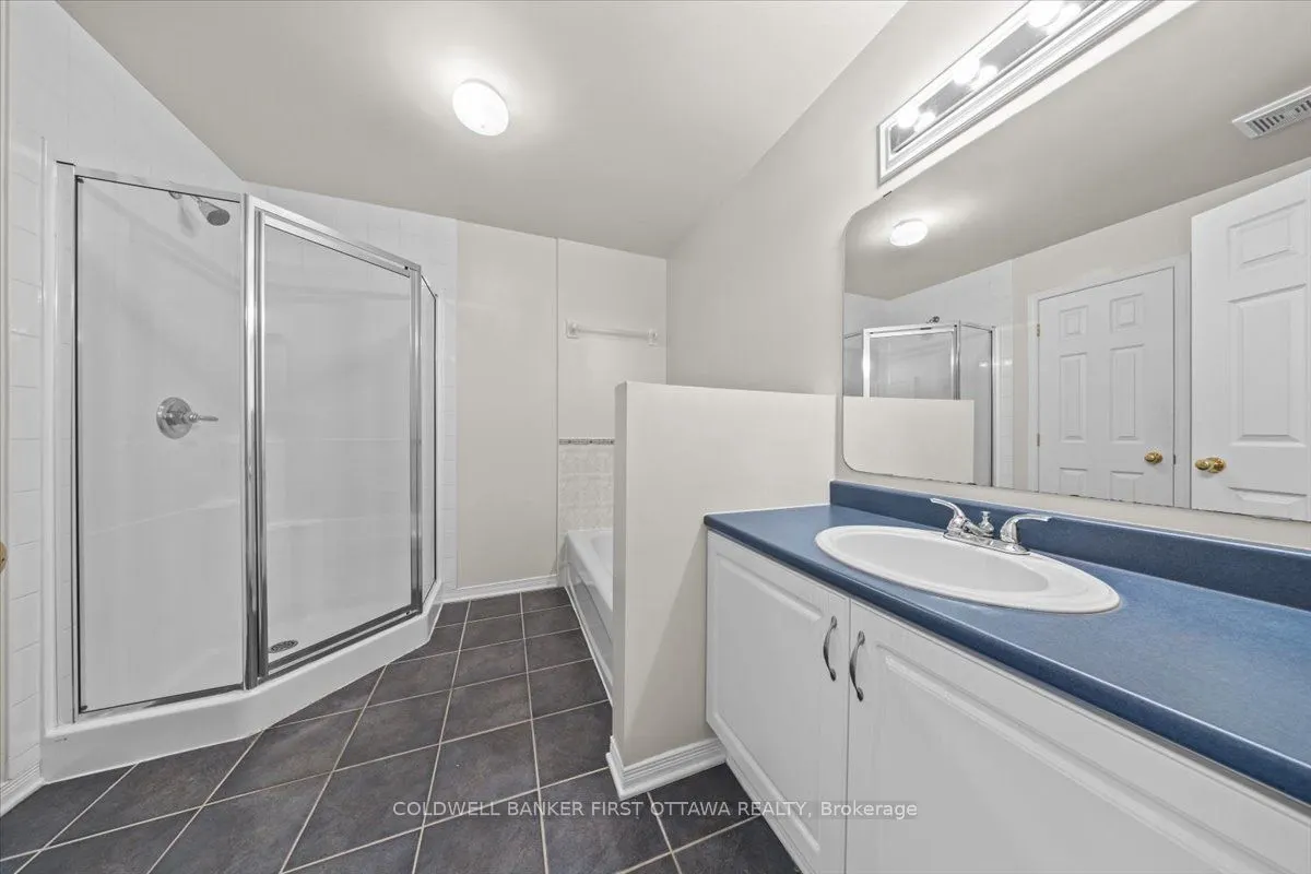18 MAXTON Private