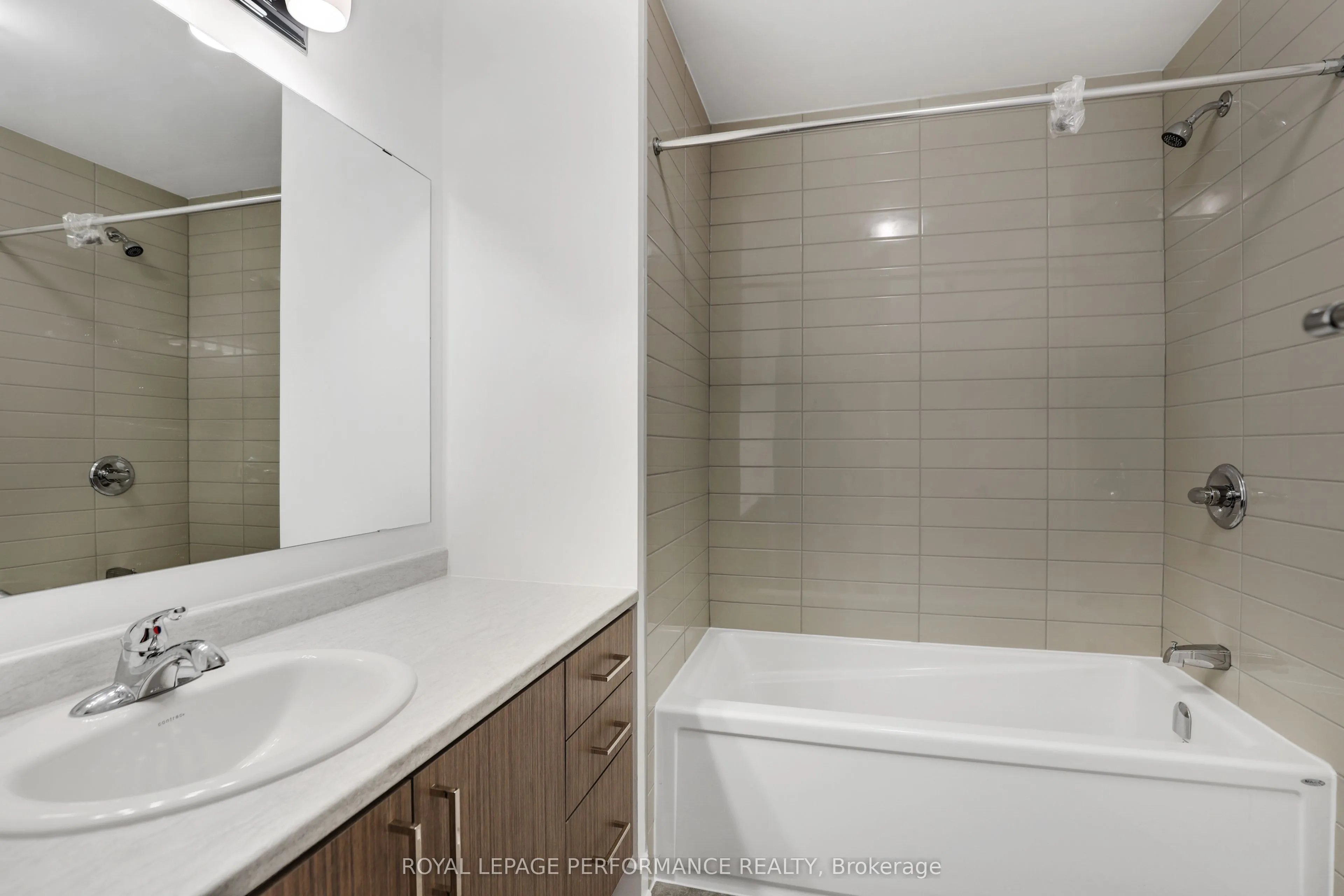 32 DUN SKIPPER Way, #A