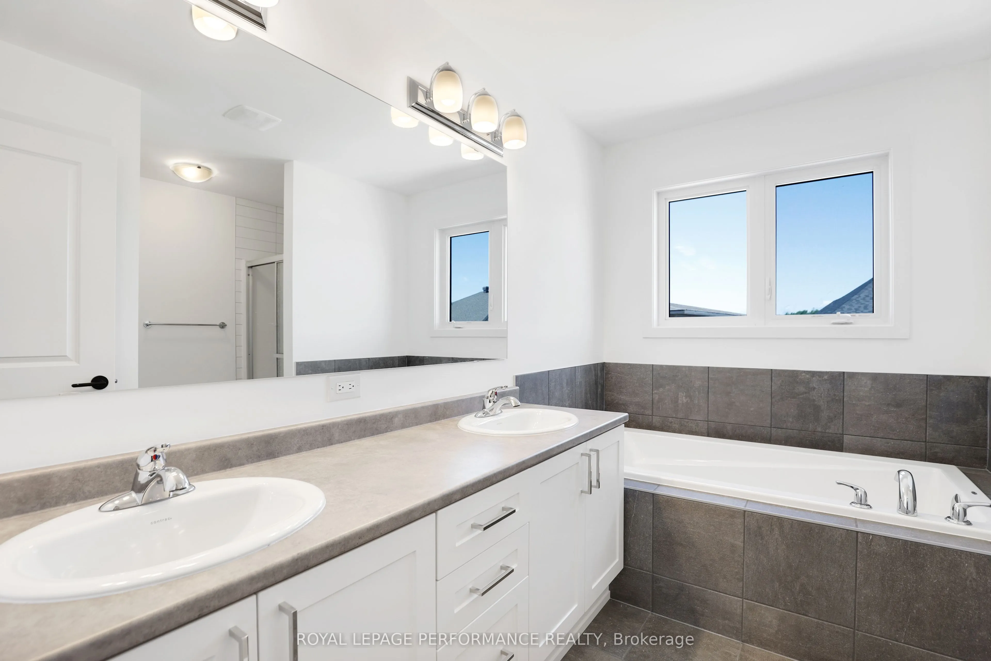 32 DUN SKIPPER Way, #A